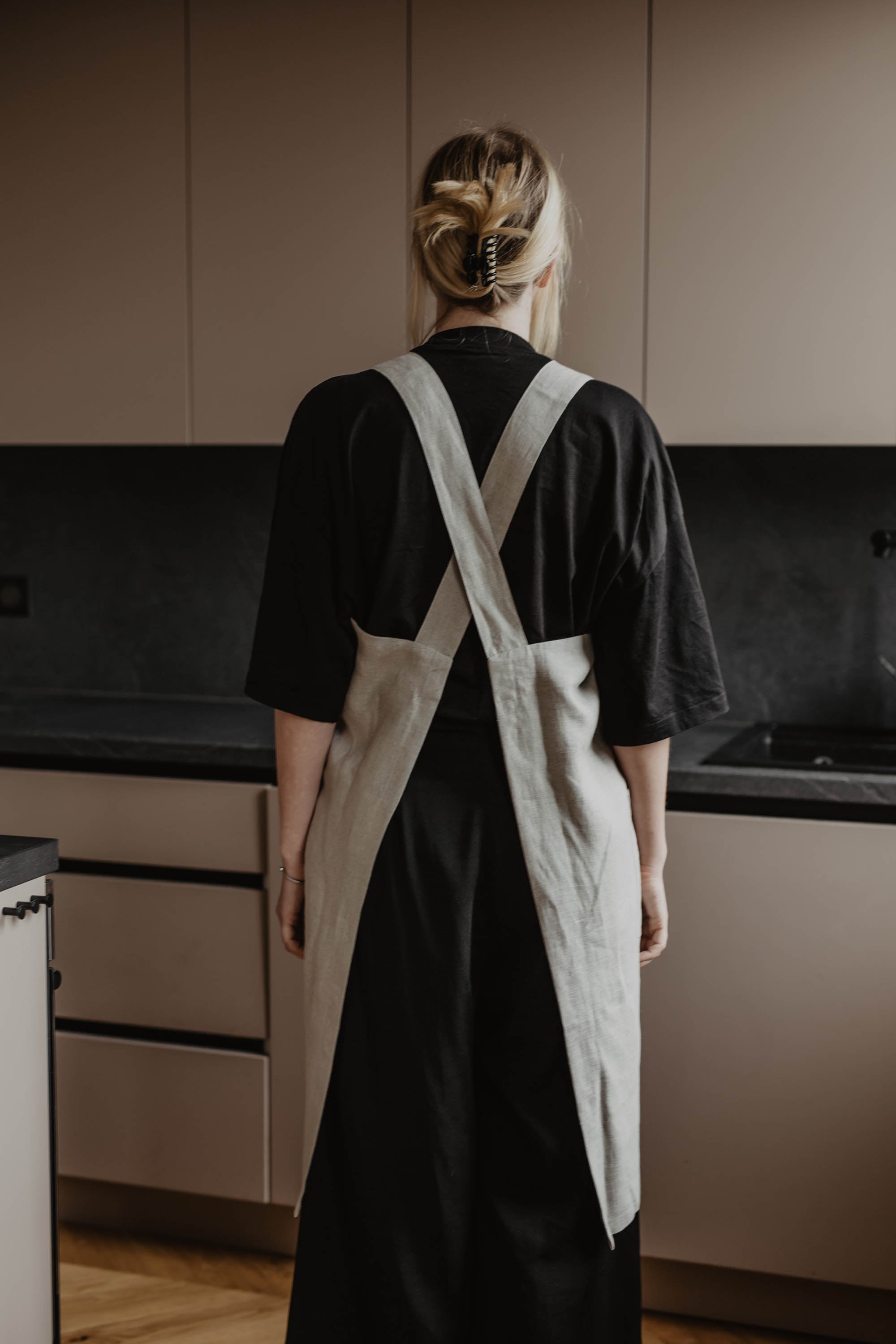 Laumė linen Home Edit DIRVOLIRA tablier japonais en lin à bretelles croisées, 2 poches