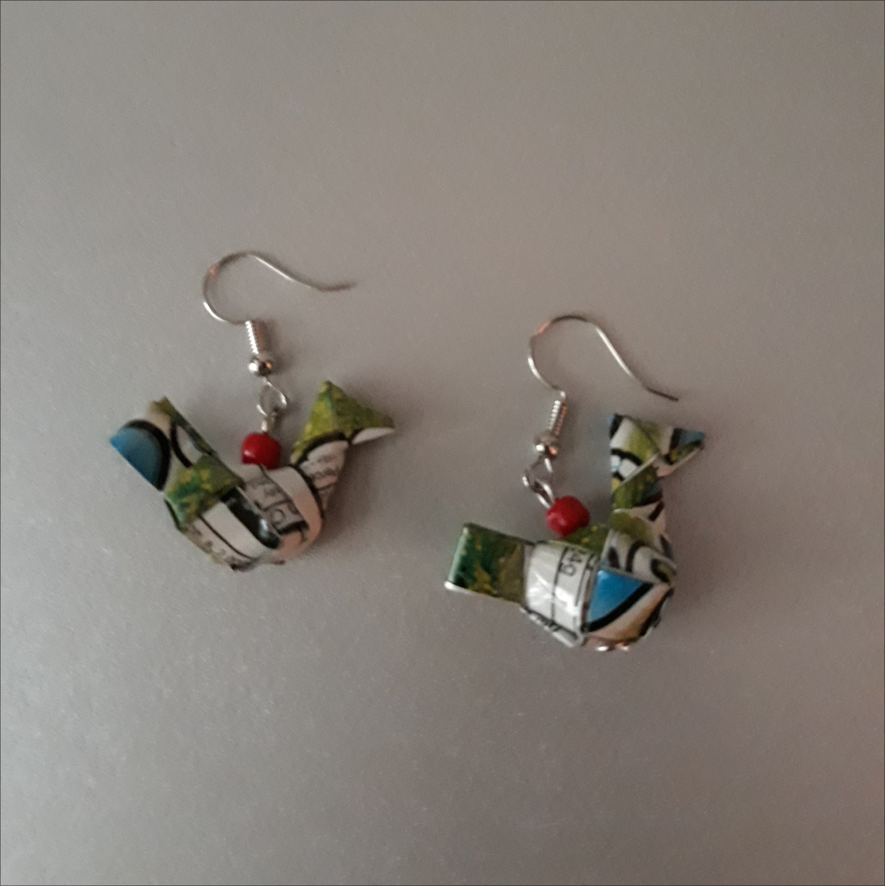 Sourire Multicolore Boucles d’oreilles oiseaux vert et blanc