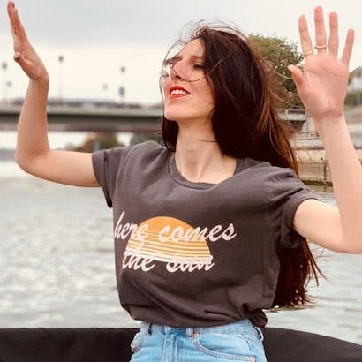 PANTRUCHE T-shirts Here comes the sun T-shirt carbone S–L coton bio