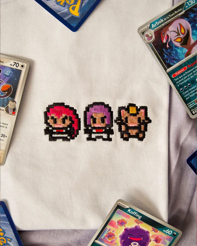 Juste Un T-shirt T-shirts Brodés Team Rocket t-shirt brodé blanc en coton biologique