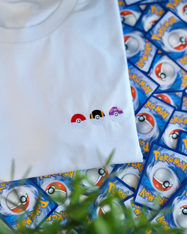 Juste Un T-shirt T-shirts Brodés Pokeball T-shirt blanc en coton bio