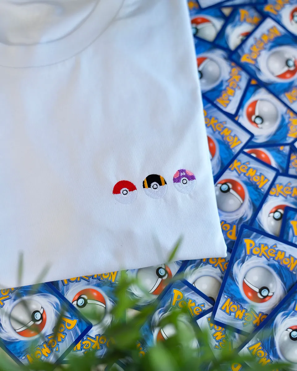 Juste Un T-shirt T-shirts Brodés Pokeball T-shirt blanc en coton bio