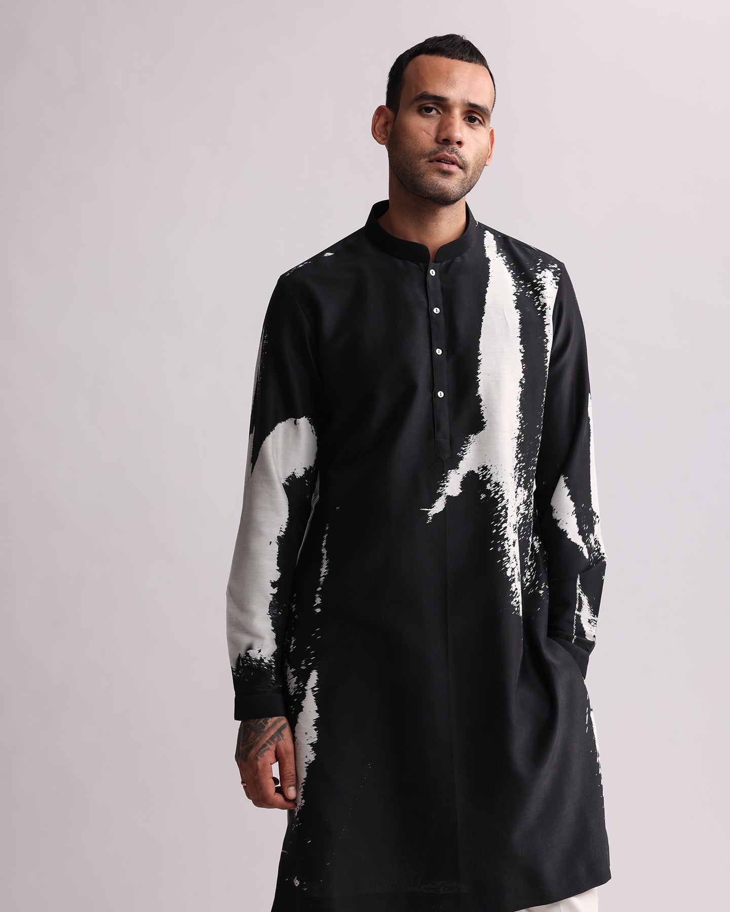 COUNTRYMADE Kurtas Charcoal Shadow Kurta noir en soie Chanderi