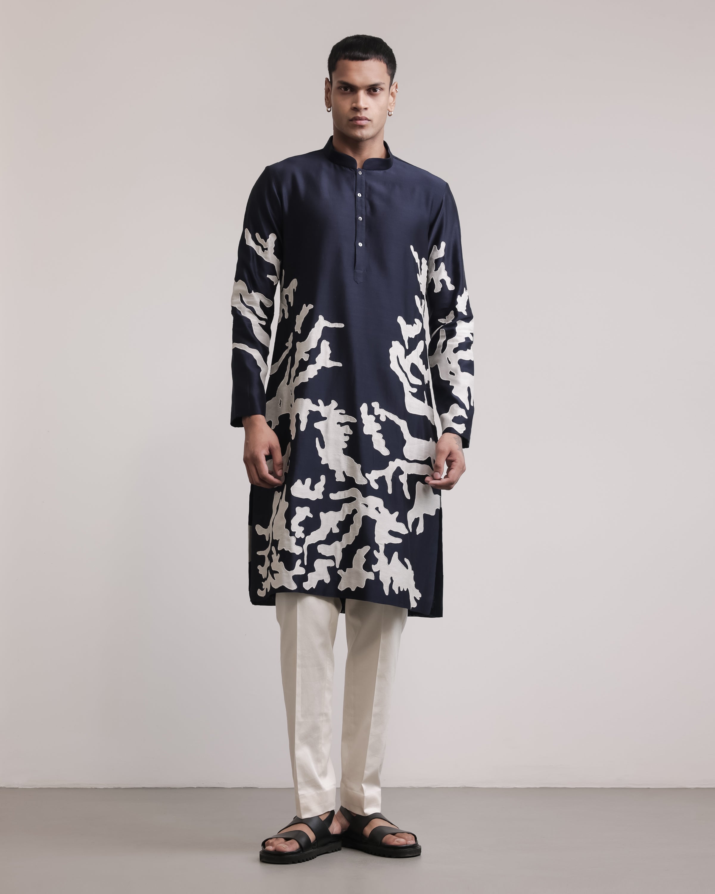 COUNTRYMADE Kurtas Eroded Camo Applique Kurta Set en soie chanderi