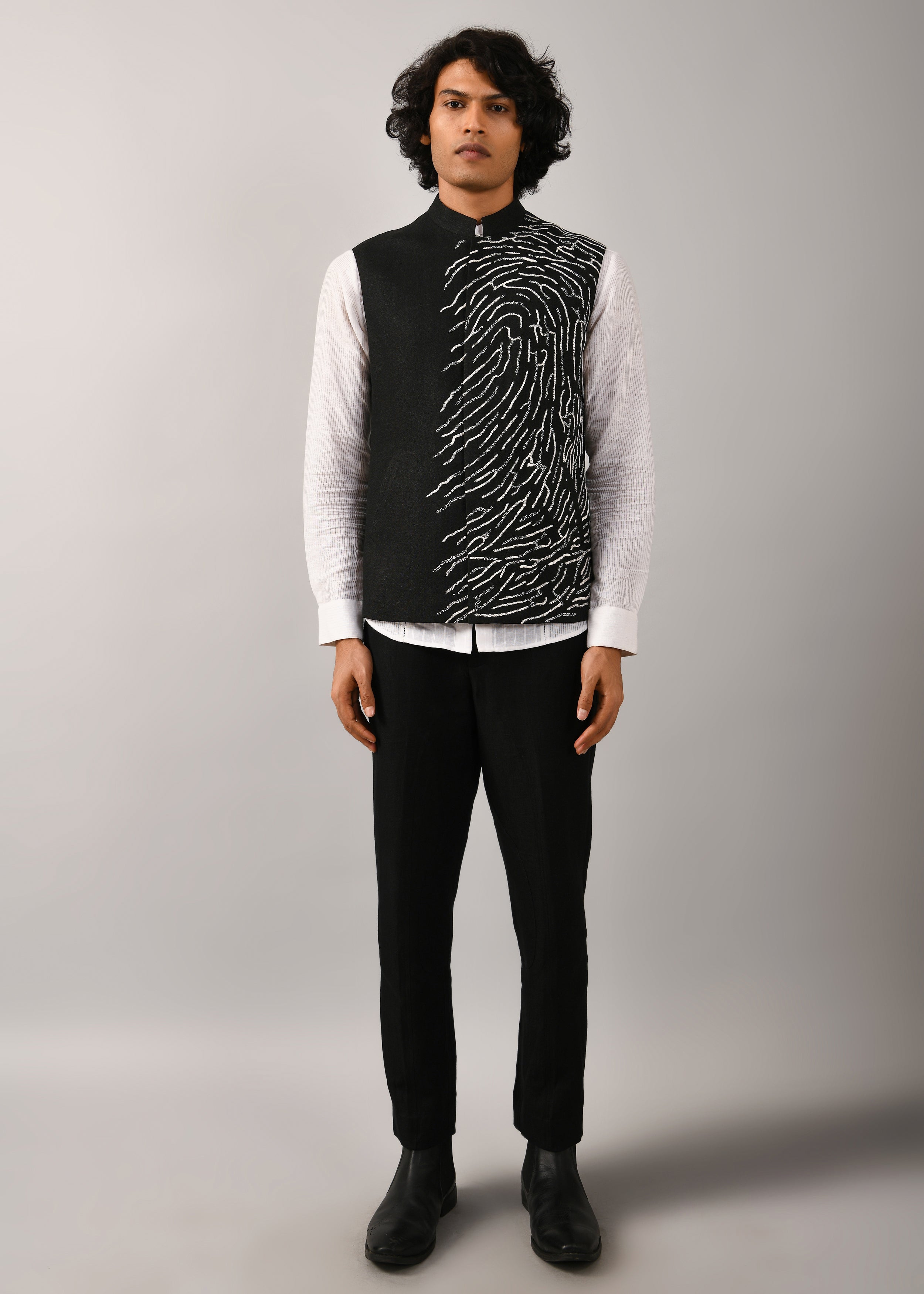 COUNTRYMADE Nehru Jackets Terrain Embroidered Bundi bundi noir en lin brodé M