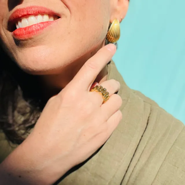 PANTRUCHE Boucles d'oreilles SUZIE créoles ivoire résine
