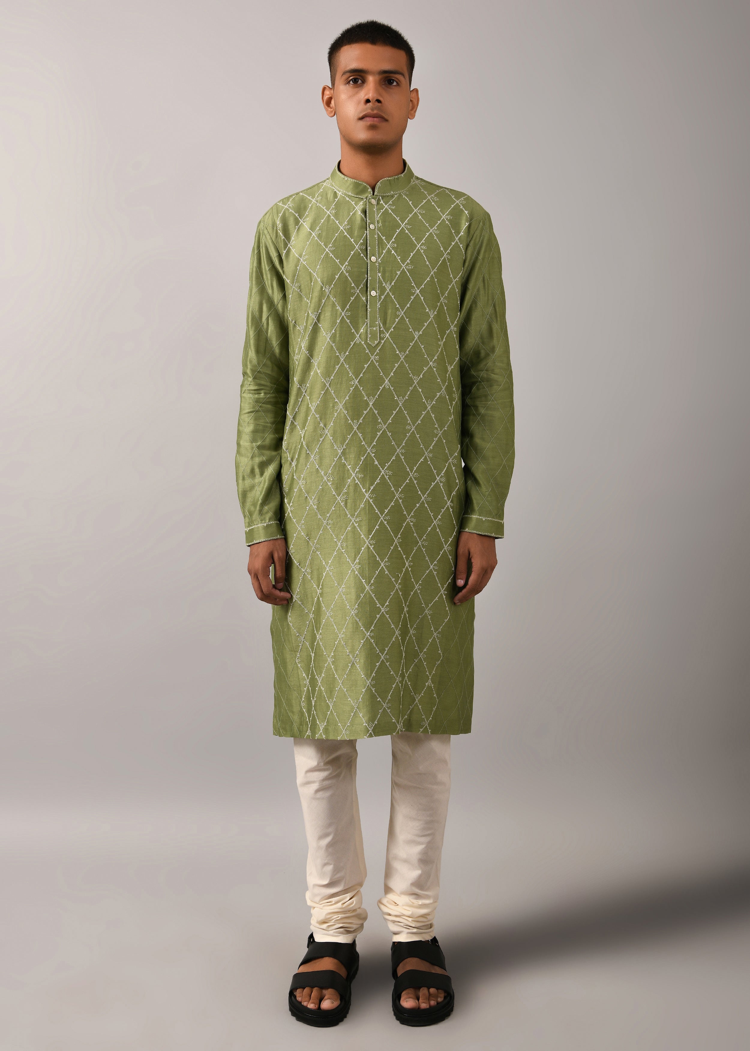COUNTRYMADE Kurtas Diamond Pattern Hand Embroidered Kurta Set ensemble kurta vert sauge