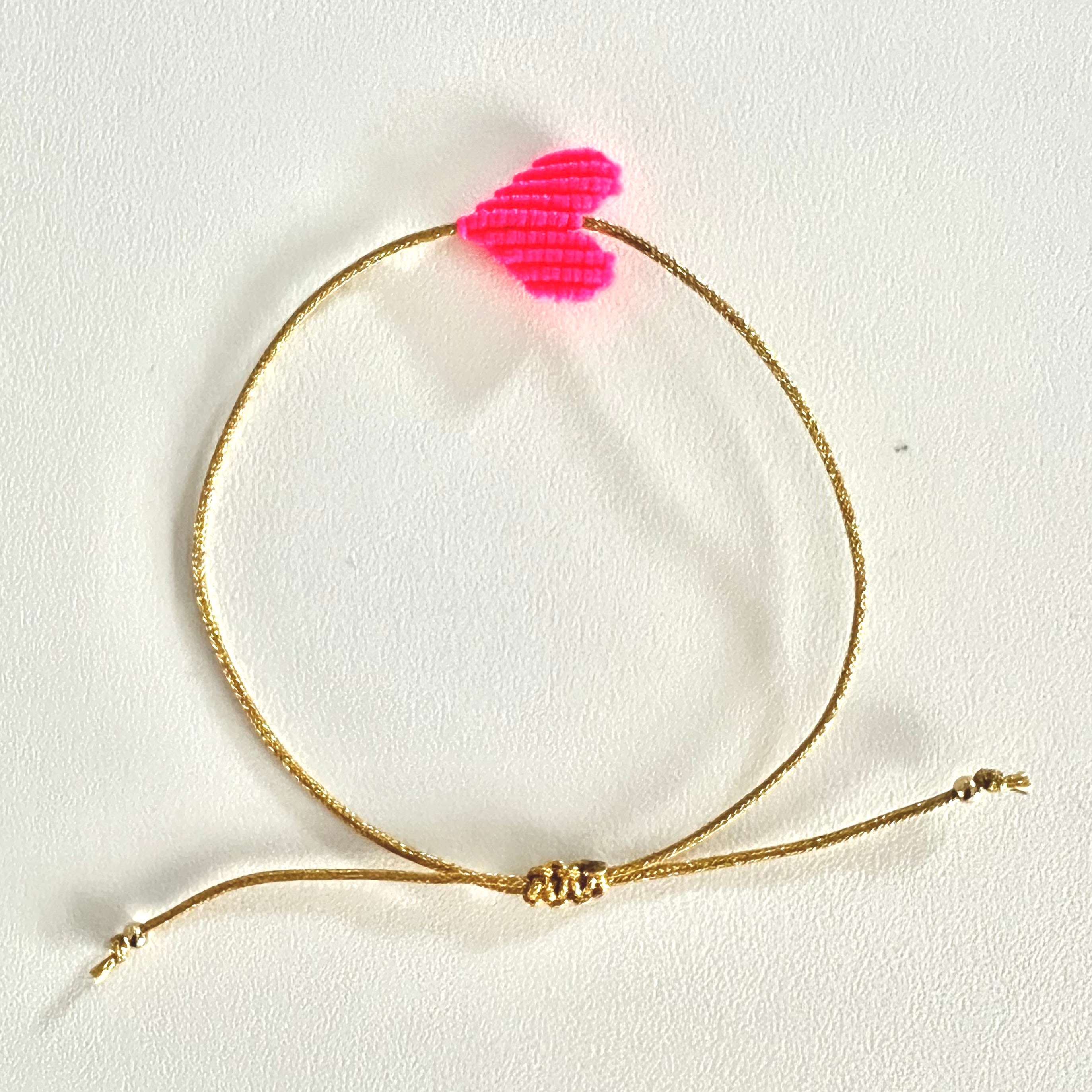 PANTRUCHE Bracelet Bracelet cœur macramé doré rose ou rouge