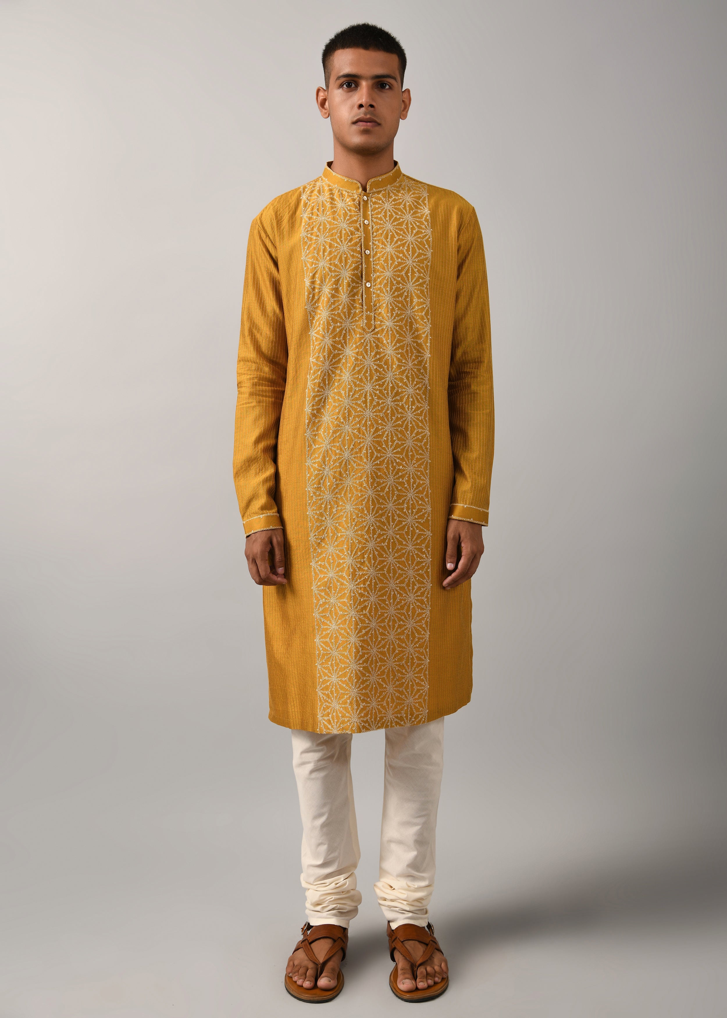 COUNTRYMADE Beyond the Clouds Dhruvtara ensemble kurta moutarde chanderi