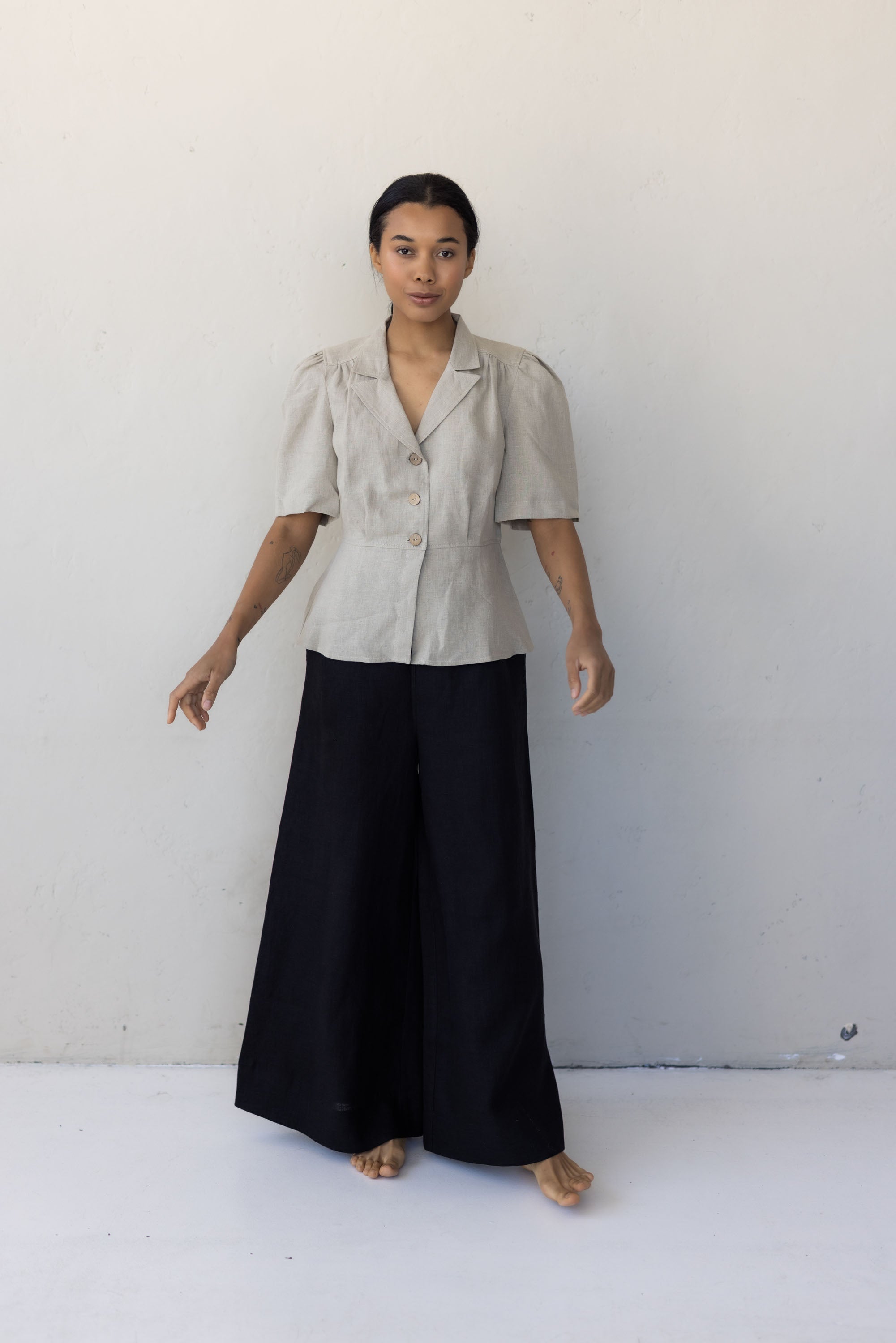 Laumė linen Linen Tops Lyric chemise en lin bleu ciel manches bouffantes