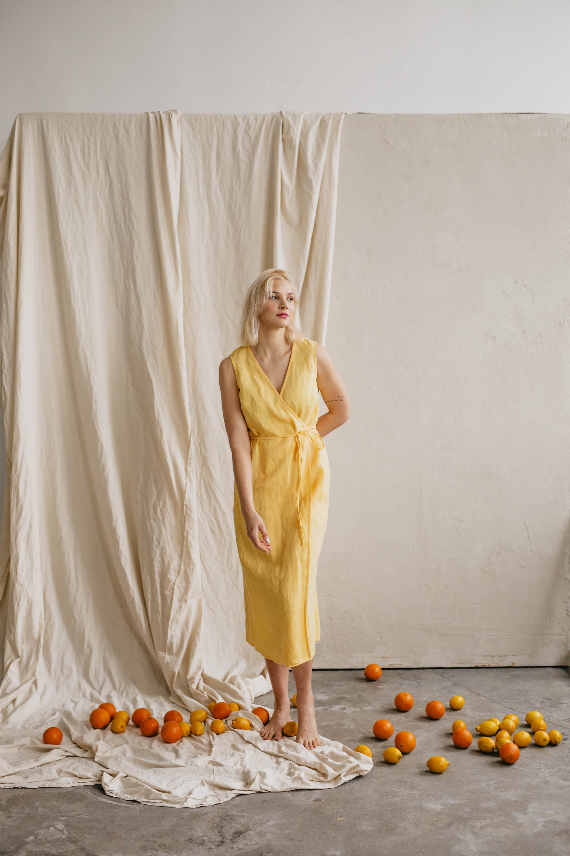 Laumė linen Linen Dresses Salomėja robe portefeuille en lin jaune soleil