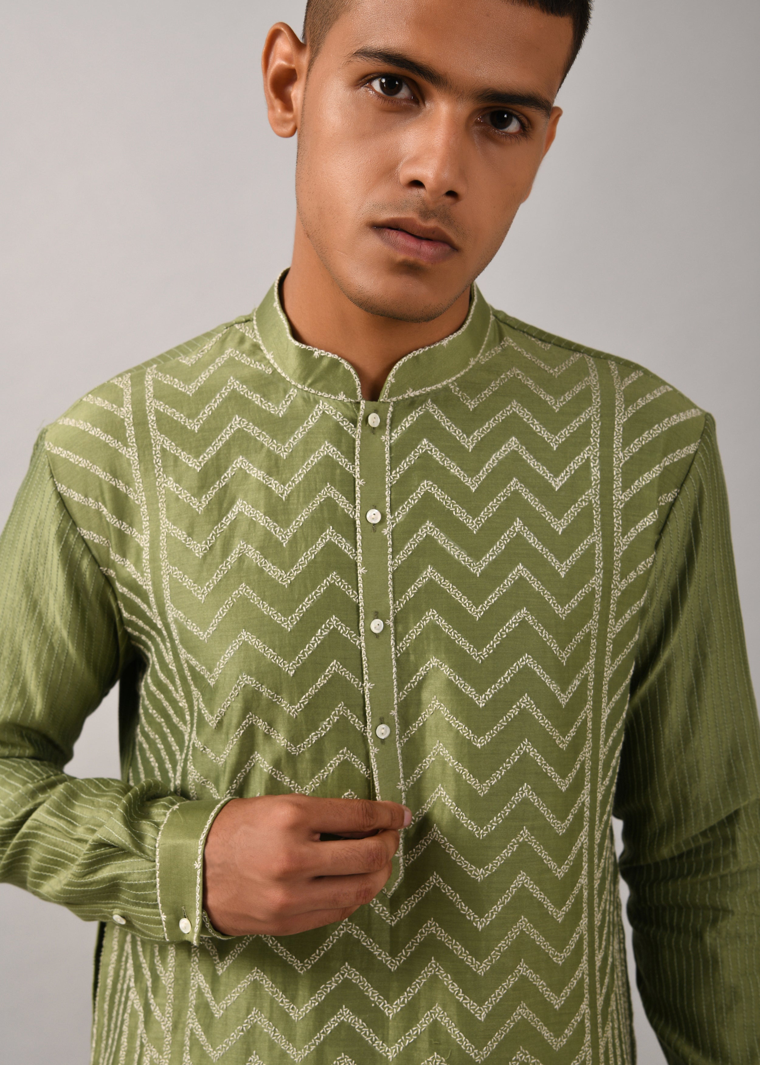 COUNTRYMADE Kurtas Chevron Hand Embroidered Kurta Set kurta vert sauge, chanderi