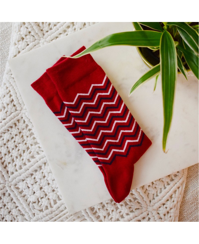 Juste Un T-shirt Chaussettes x Socksocket Les Yvette chaussettes rouges dépareillées