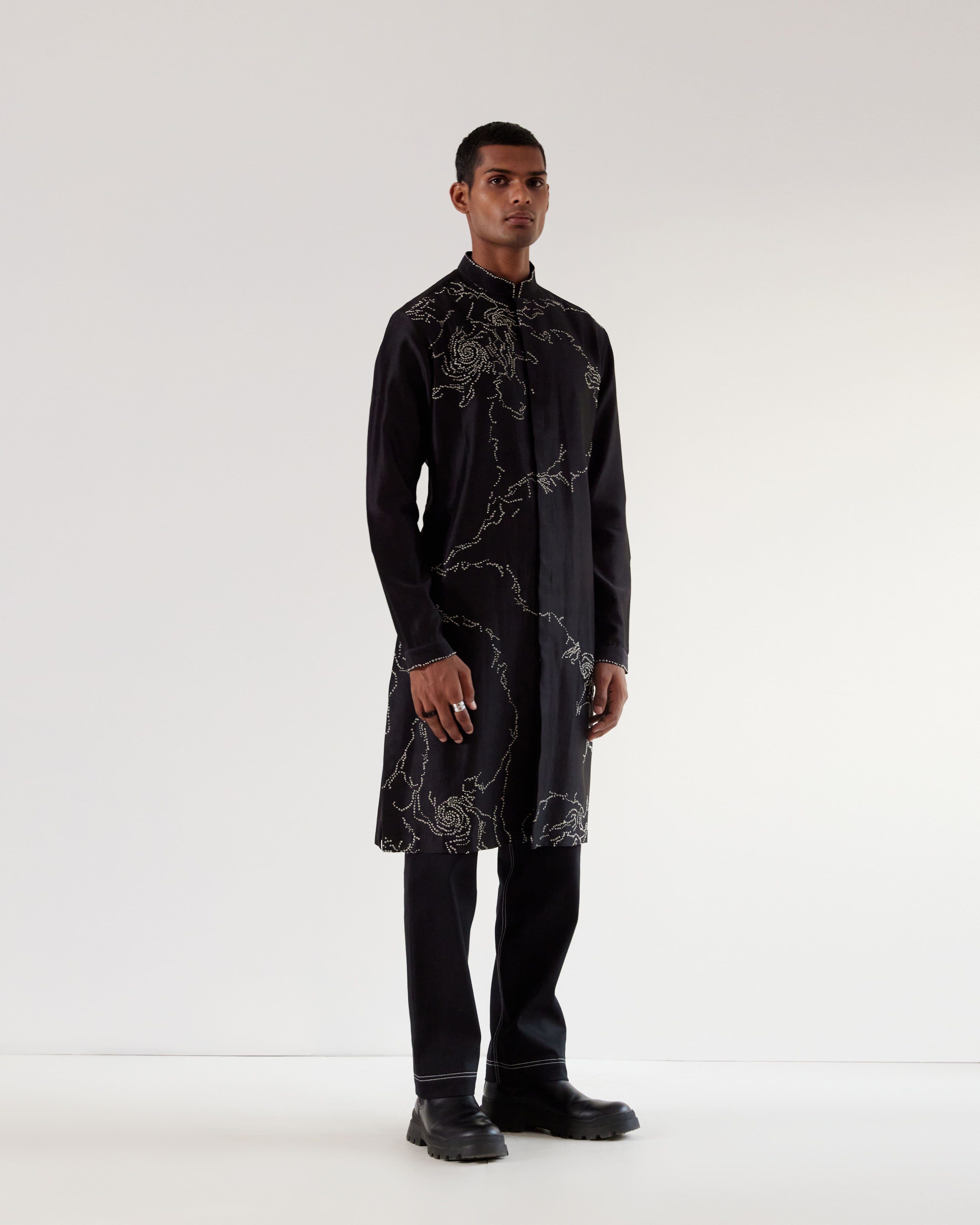 COUNTRYMADE Samsara Black Hole ensemble kurta noir brodé