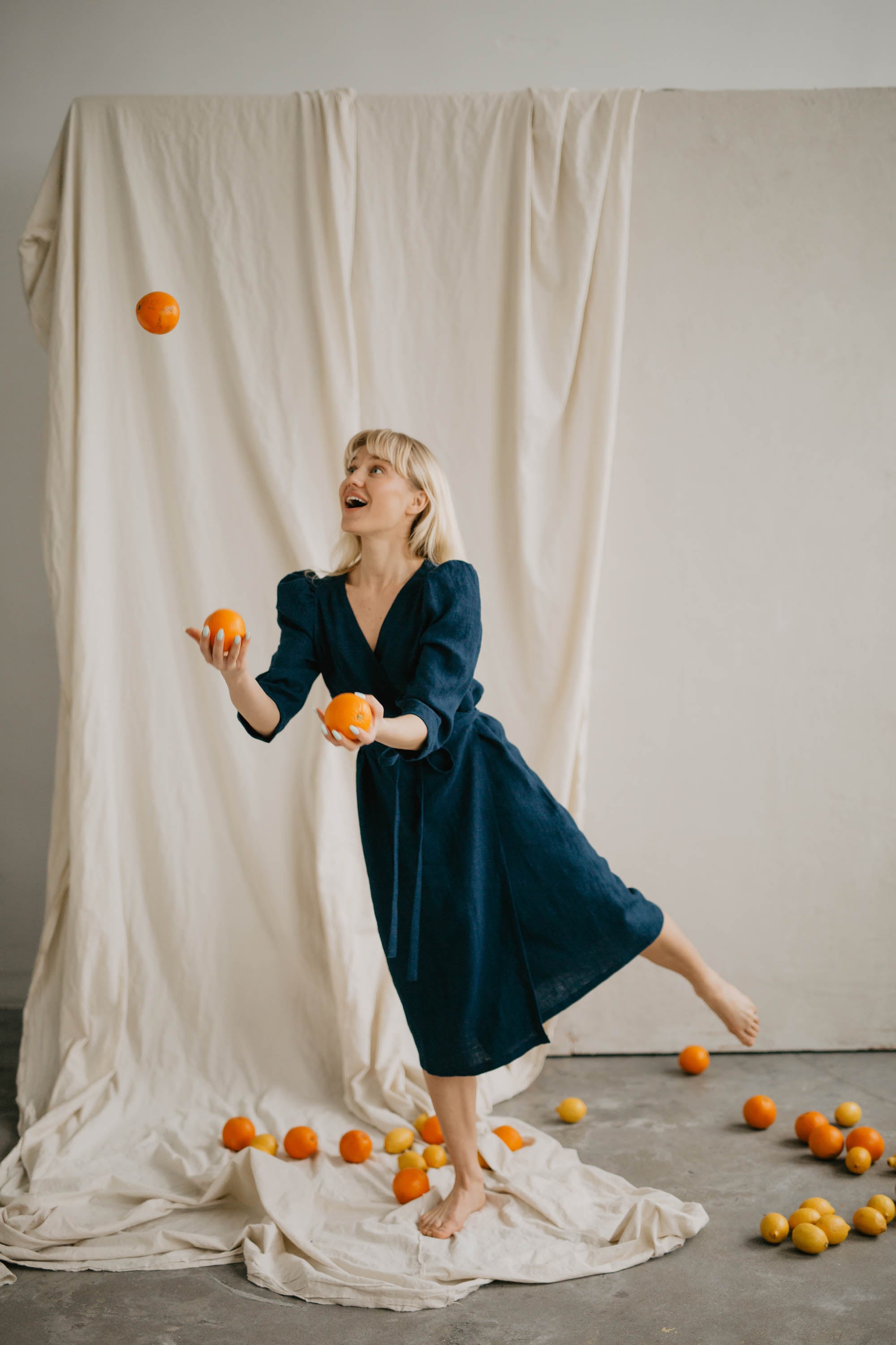 Laumė linen Linen Dresses Piaf robe portefeuille en lin bleu profond