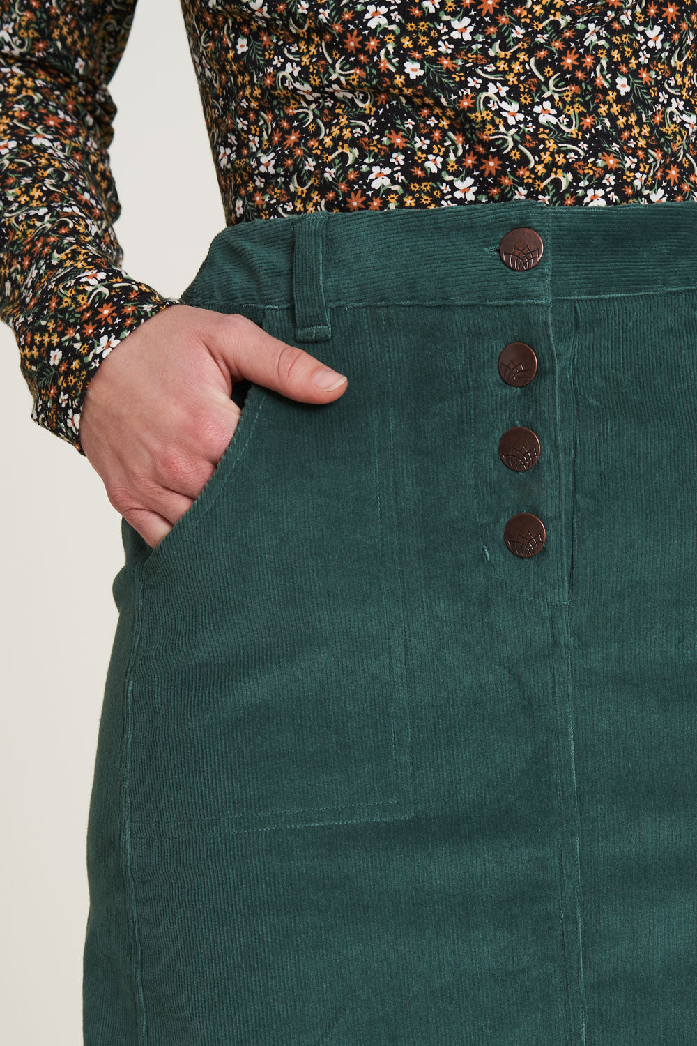 Sourire Multicolore Jupes Jupe Smoke green en velours de coton bio 42–44