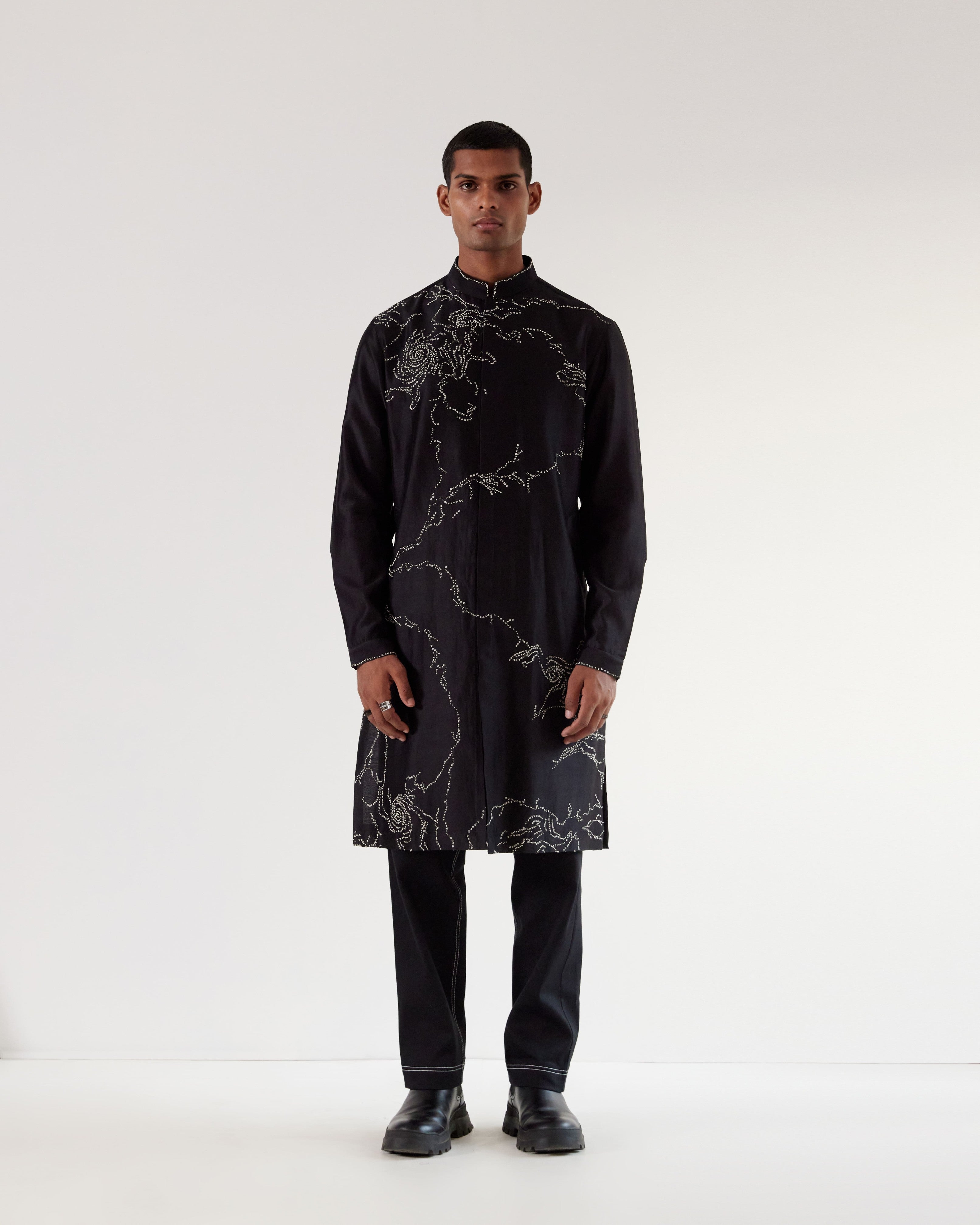 COUNTRYMADE Samsara Black Hole ensemble kurta noir brodé