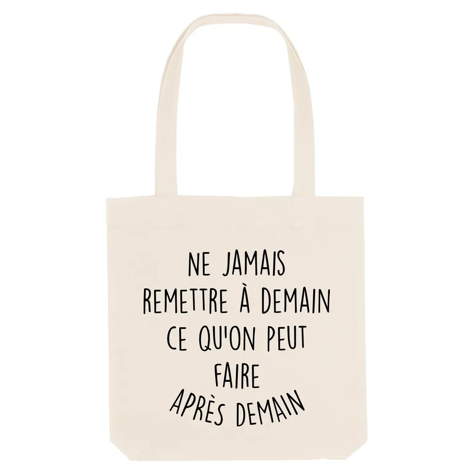 Juste Un T-shirt Tote Bags Ne jamais remettre a demain tote bag