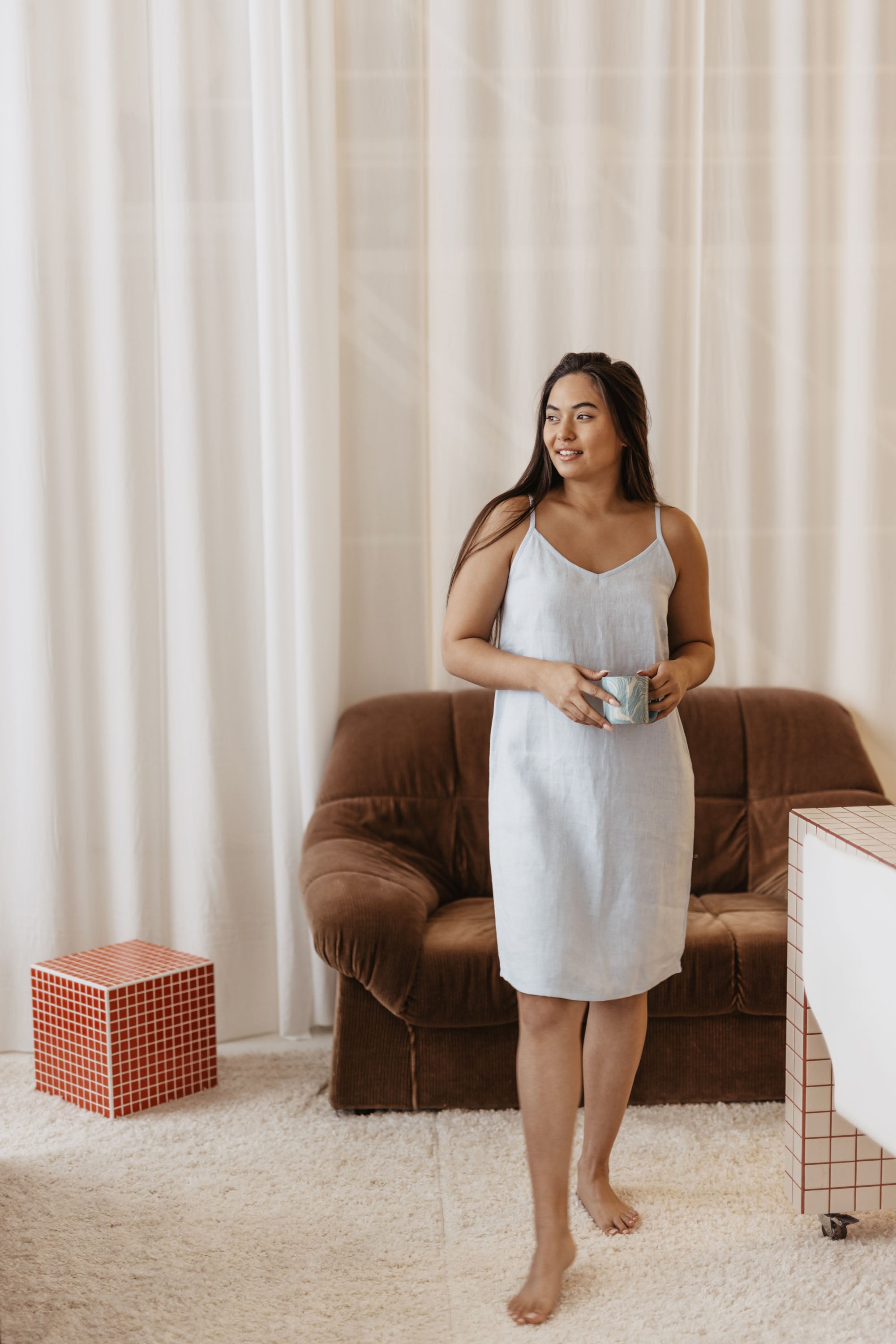 Laumė linen Loungewear NAKTIS chemise de nuit en lin blanc crème