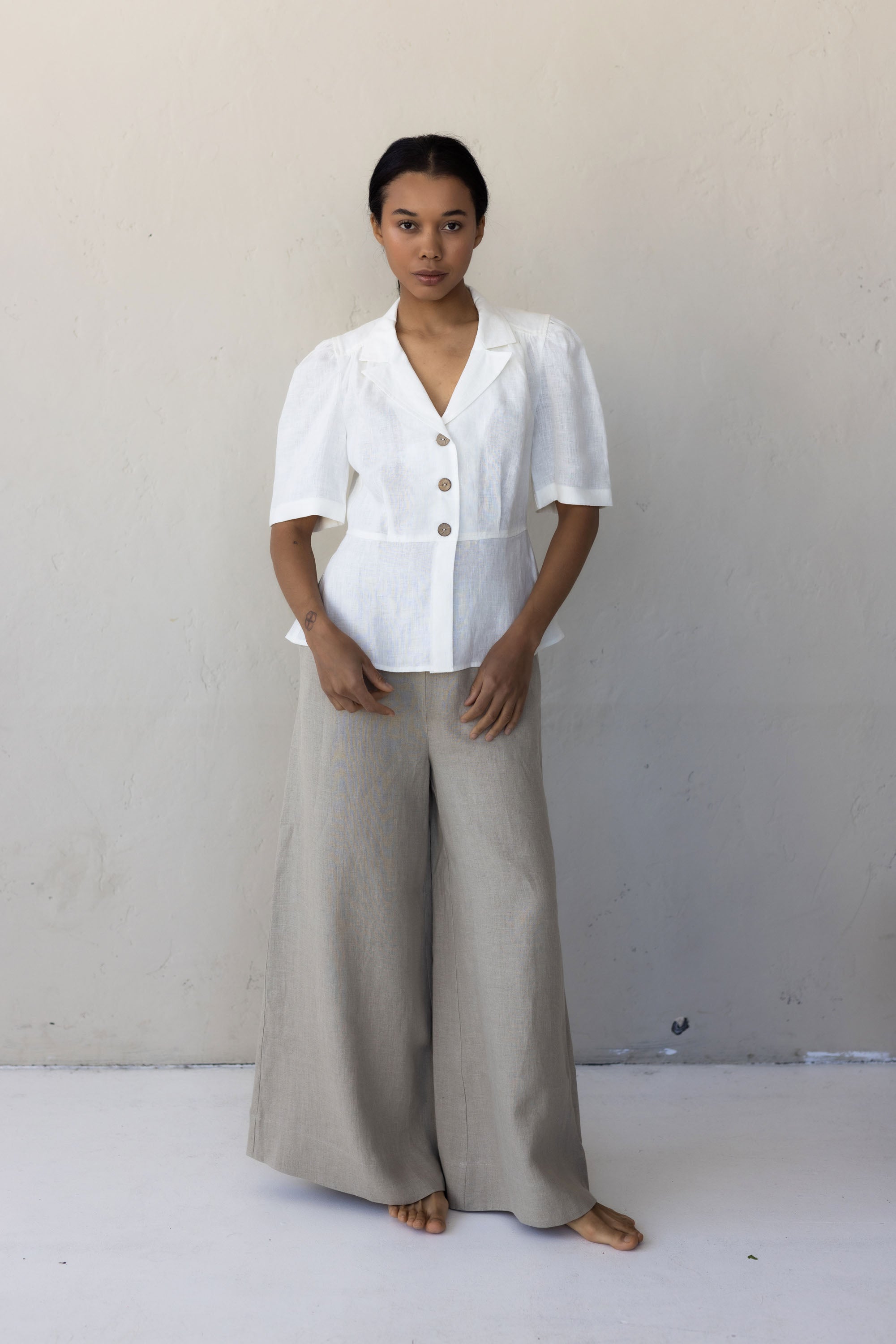 Laumė linen Linen Tops Lyric chemise en lin bleu ciel manches bouffantes