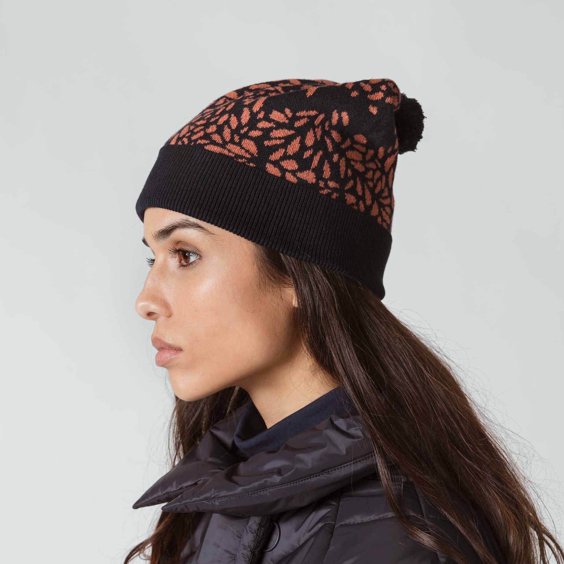 Sourire Multicolore Bonnets Bonnet Onati feuilles oranges, coton bio, fond bleu marine