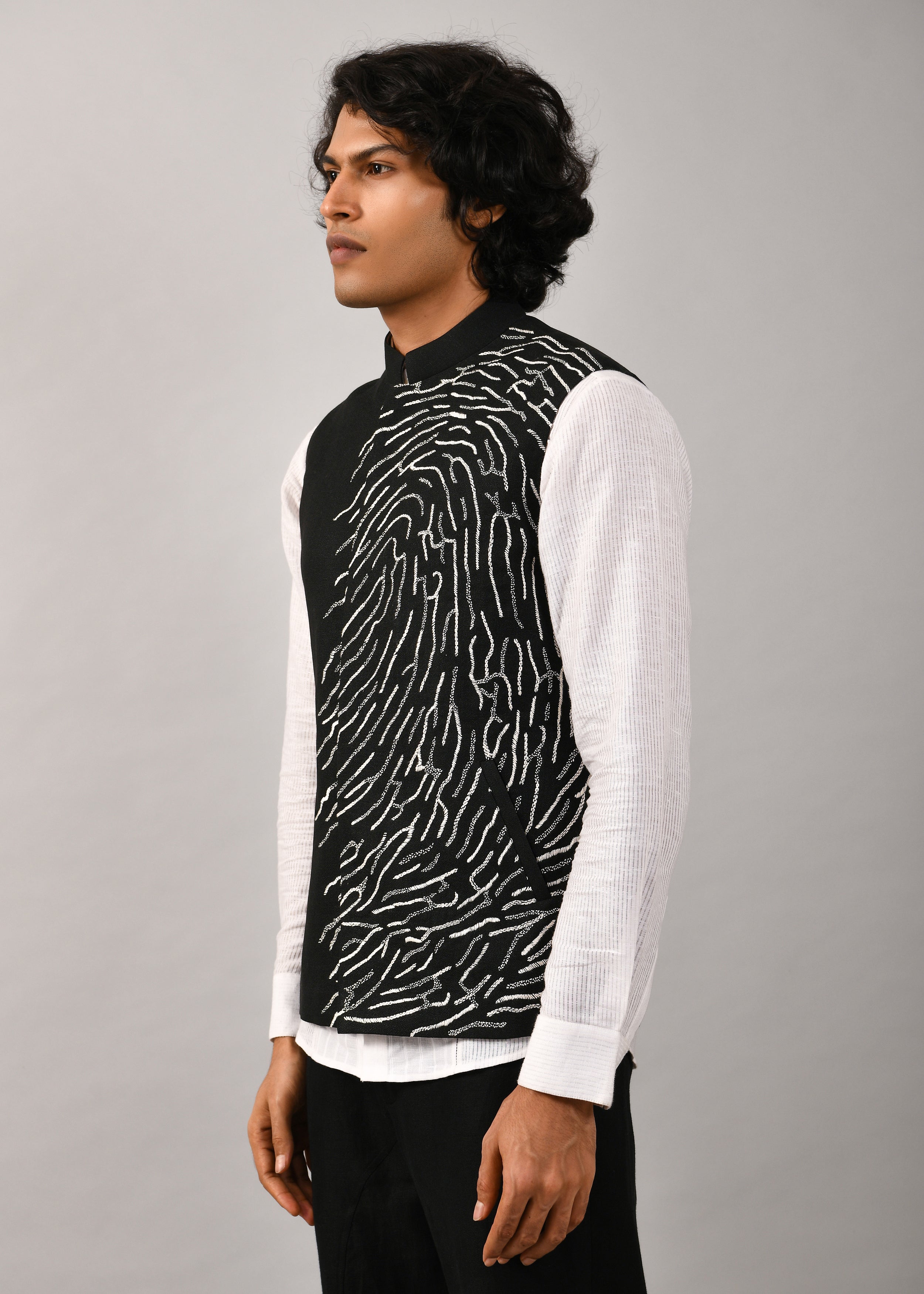 COUNTRYMADE Nehru Jackets Terrain Embroidered Bundi bundi noir en lin brodé M