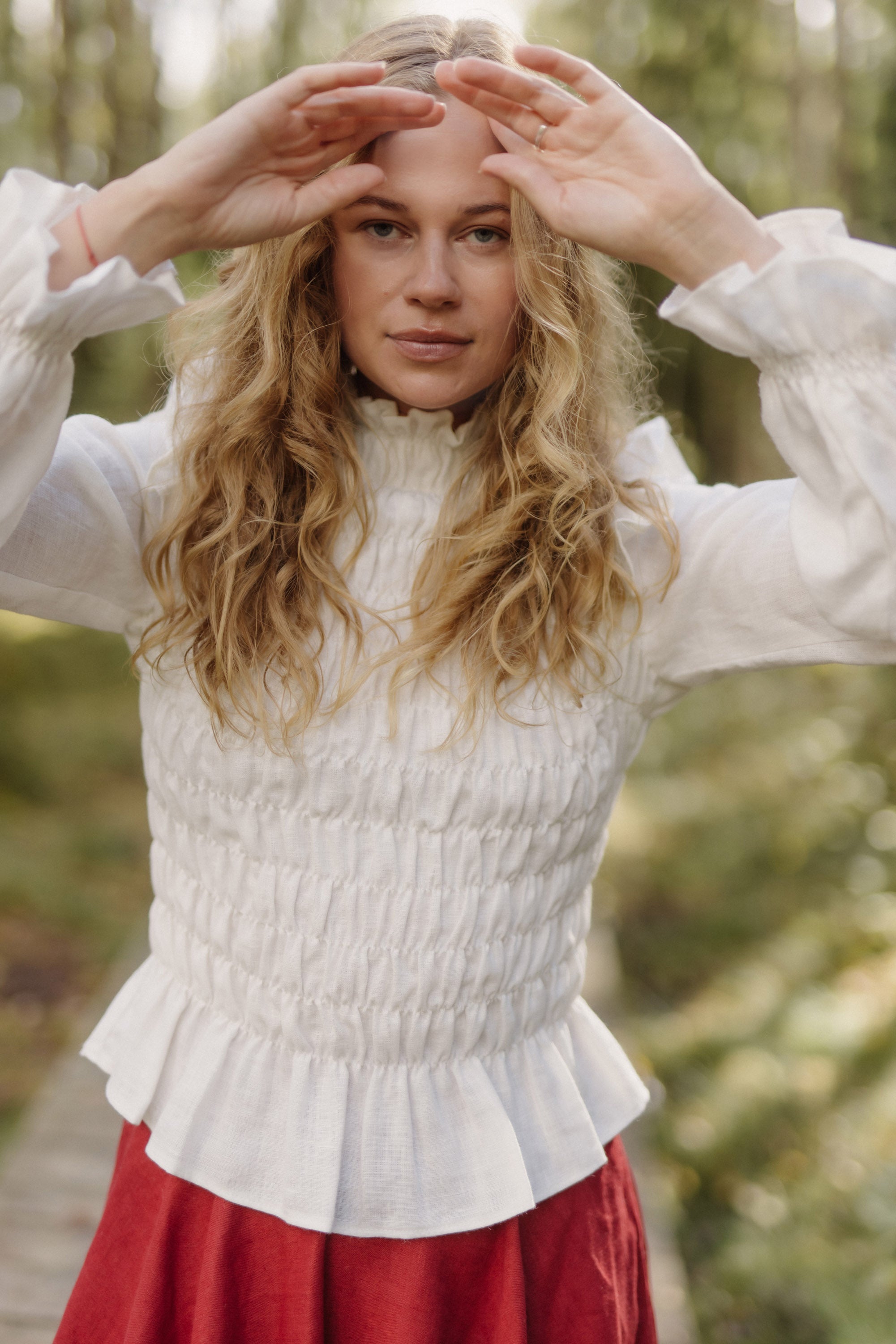 Laumė linen Linen Tops Barbora haut à volants manches longues lin stonewashed