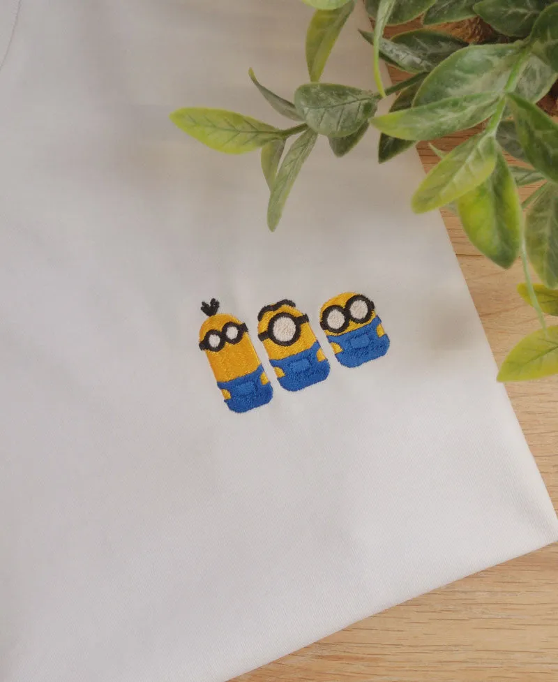 Juste Un T-shirt T-shirts Enfants Les Minions T-shirt brodé bleu marine coton biologique