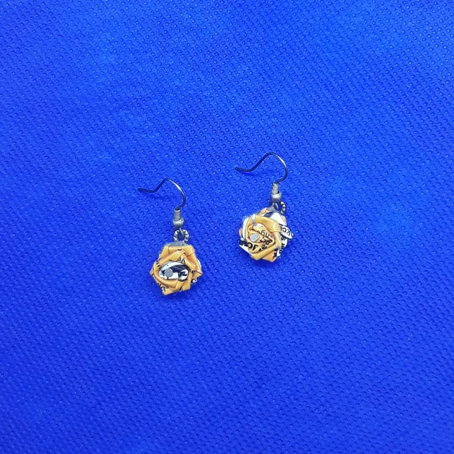 Sourire Multicolore Boucles d'oreilles Boucles d'oreilles petites roses rouge orange recyclées