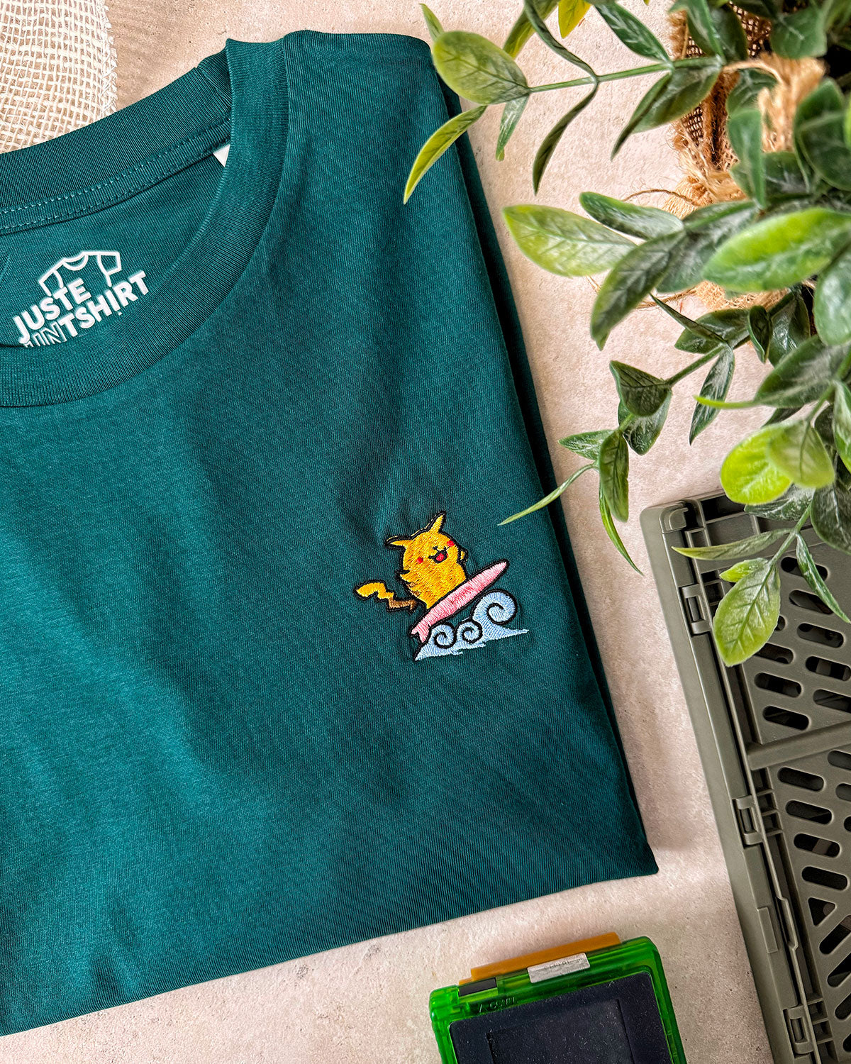 Juste Un T-shirt T-shirts Brodés Pika Surfer t-shirt brodé coton bio