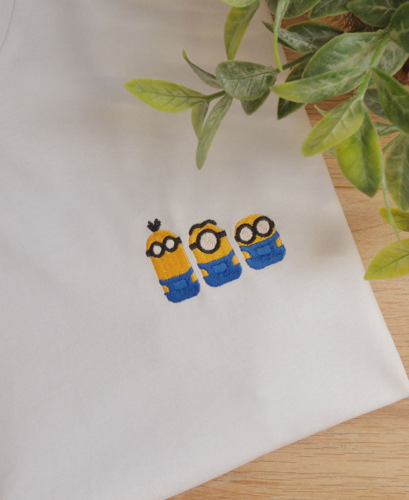 Juste Un T-shirt T-shirts Enfants Les Minions T-shirt brodé bleu marine coton biologique