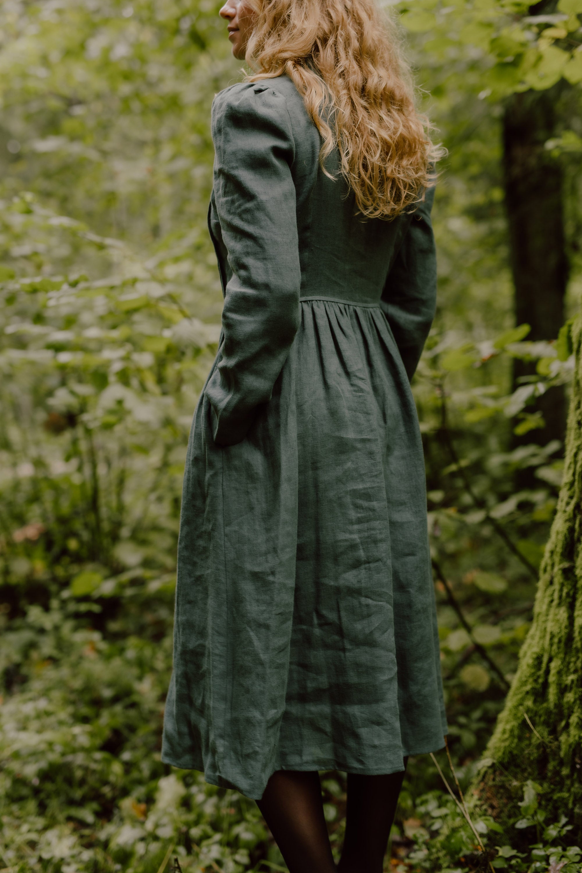 Laumė linen Linen Dresses Greta robe en lin vert forêt à manches longues