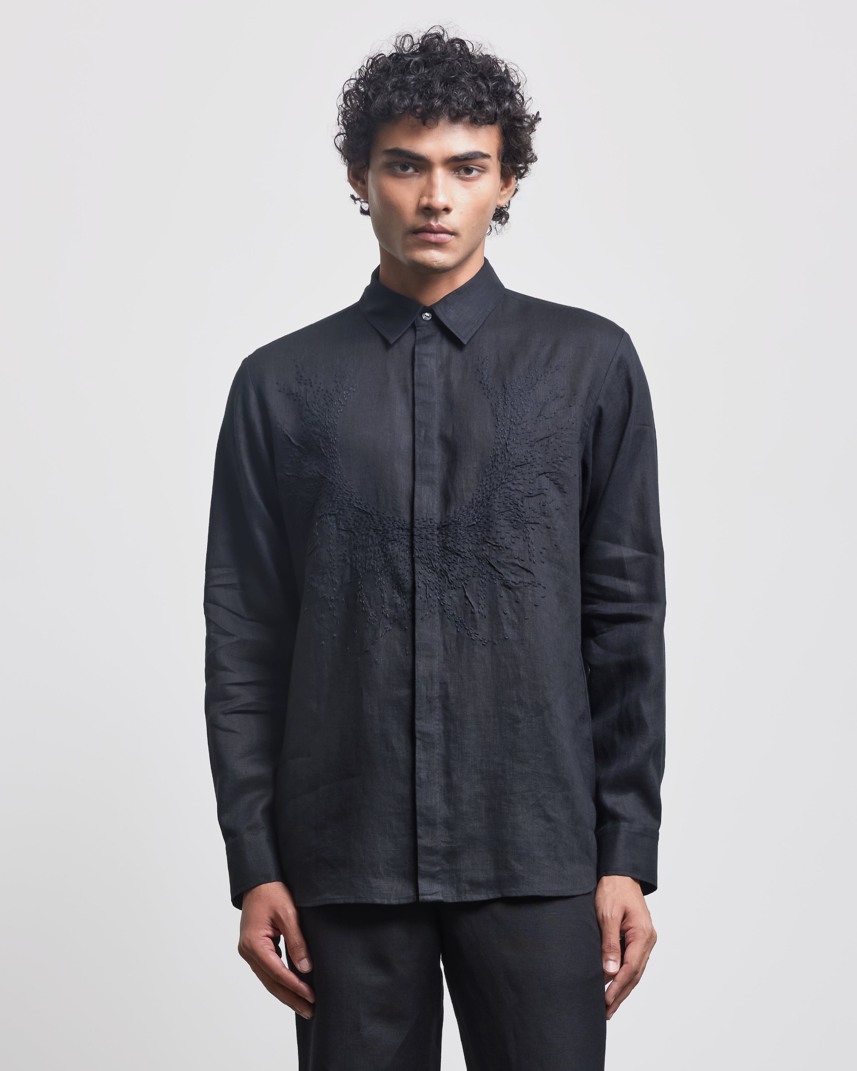 COUNTRYMADE Shirts Black Wreath chemise noire en lin brodée