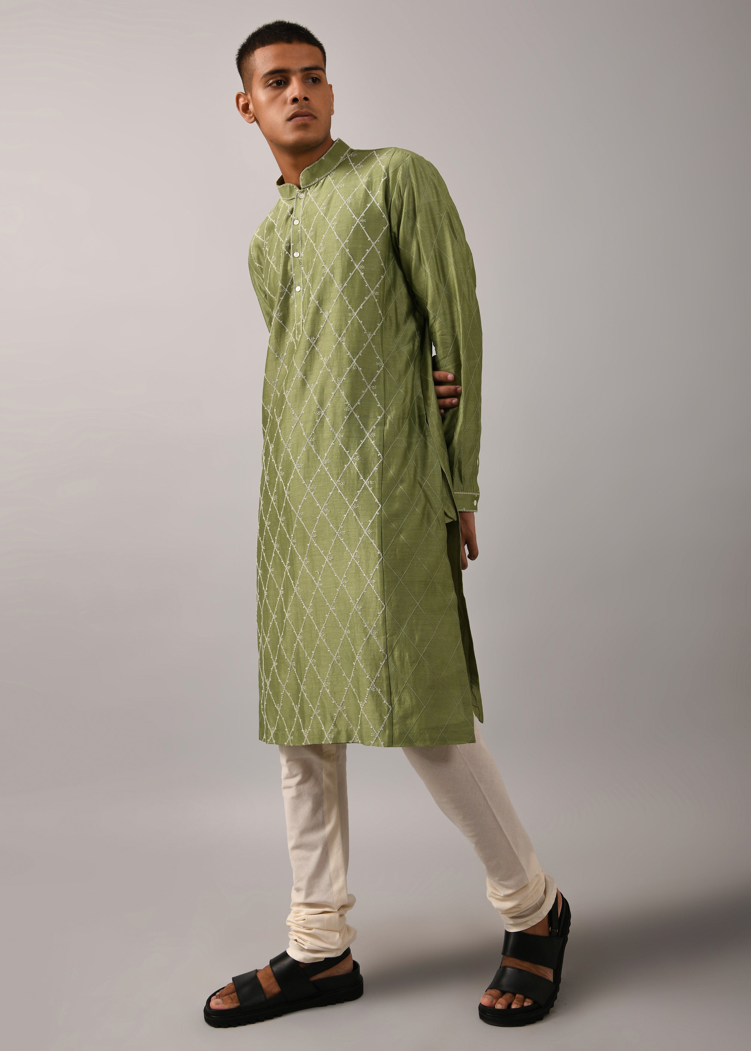 COUNTRYMADE Kurtas Diamond Pattern Hand Embroidered Kurta Set ensemble kurta vert sauge