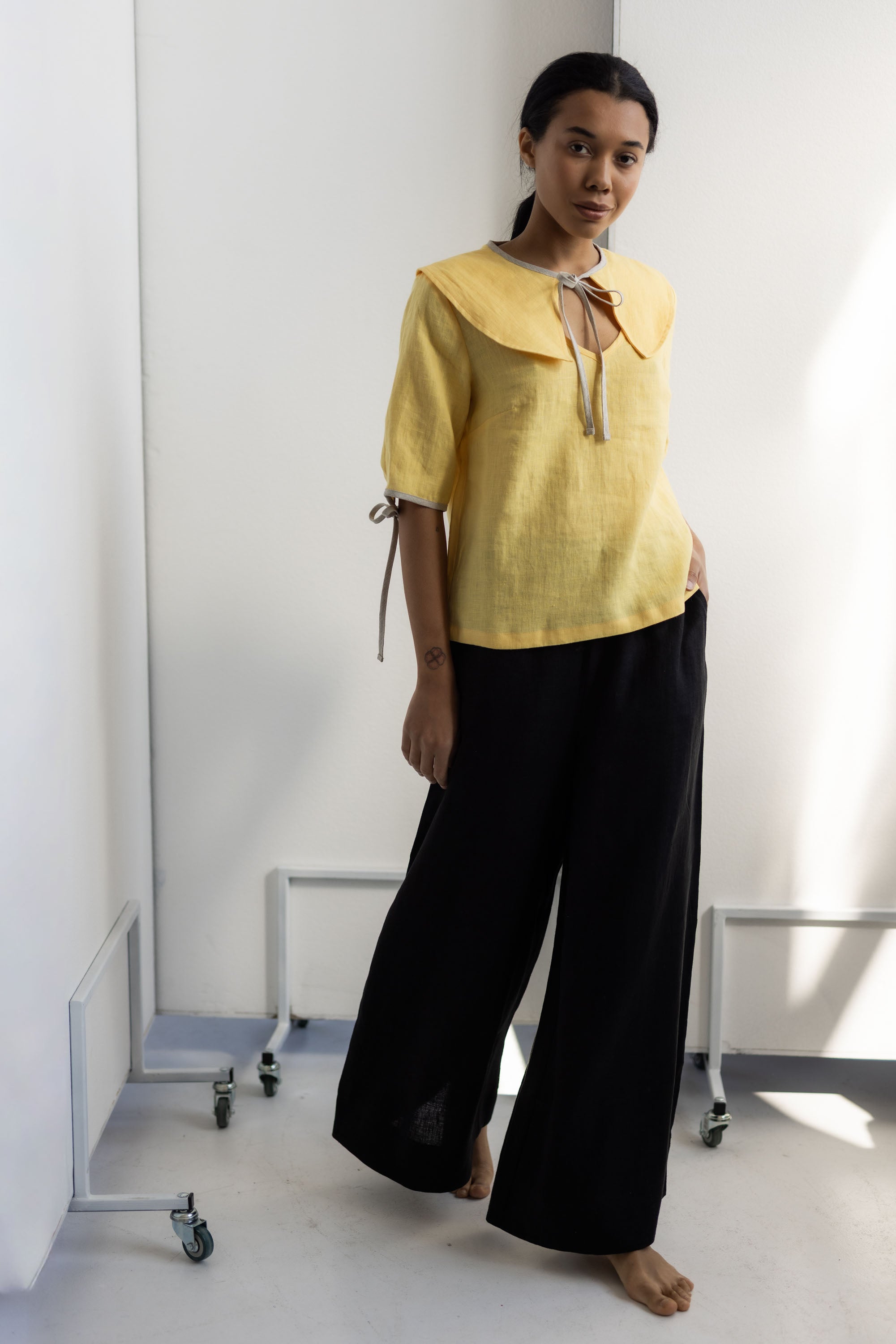 Laumė linen Linen Tops Willow haut en lin jaune soleil femme