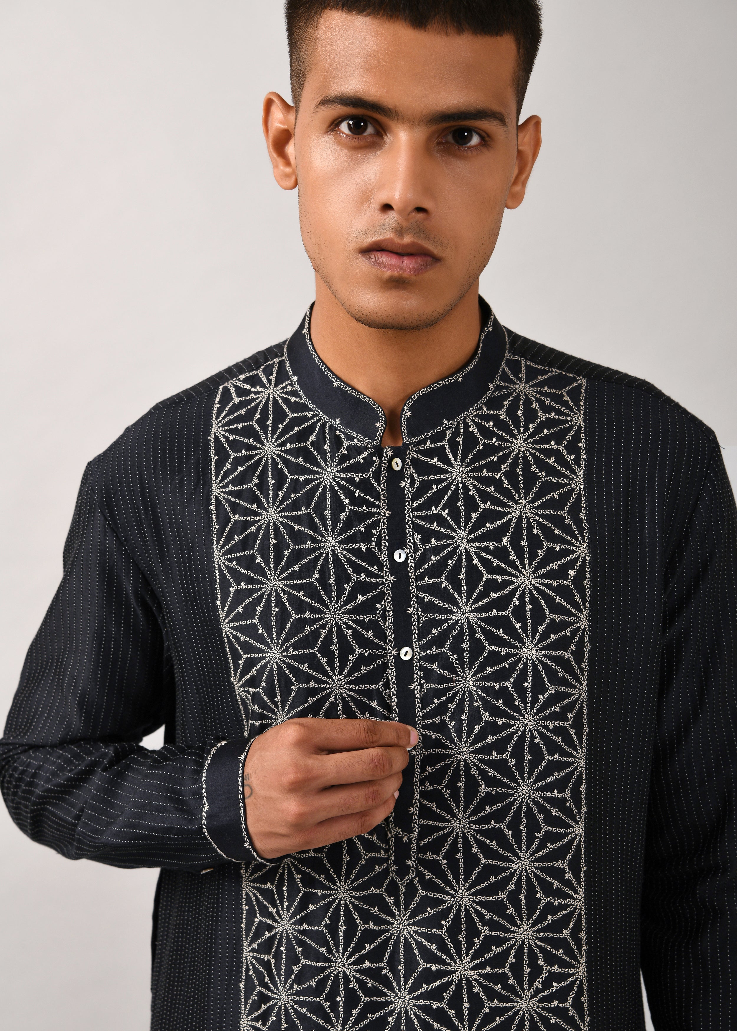 COUNTRYMADE Kurtas Dhruvtara Embroidered Kurta Set ensemble kurta bleu marine chanderi