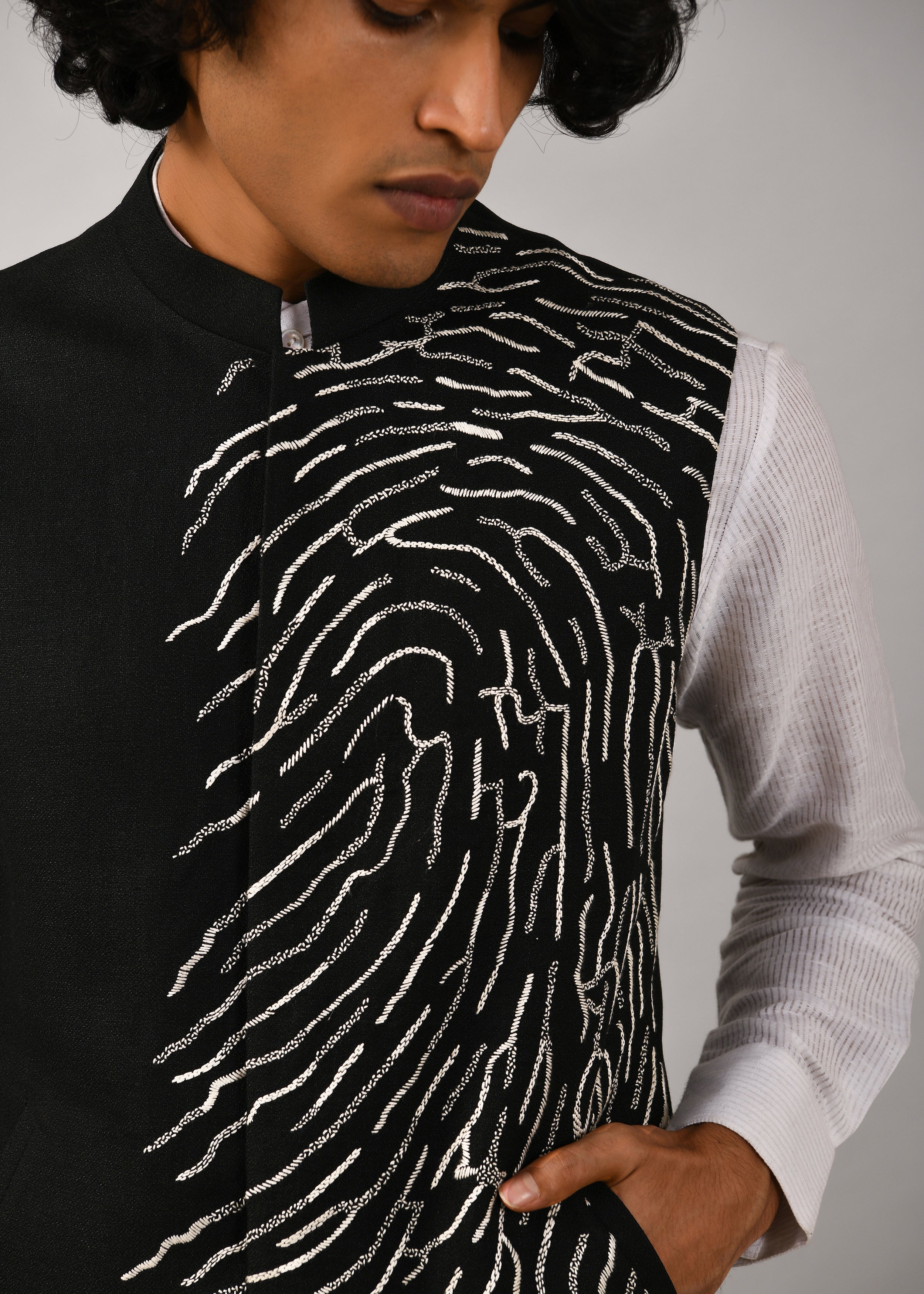 COUNTRYMADE Nehru Jackets Terrain Embroidered Bundi bundi noir en lin brodé M