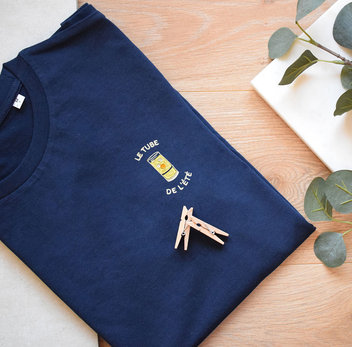 Juste Un T-shirt T-shirts Brodés Le Tube de l'été t-shirt brodé blanc