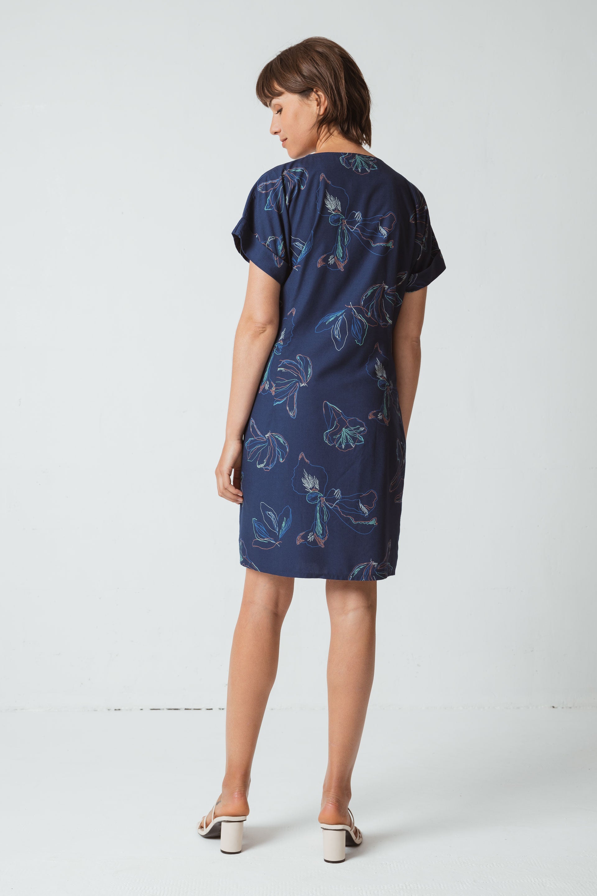 Sourire Multicolore Robes Belate robe portefeuille EcoVero bleue