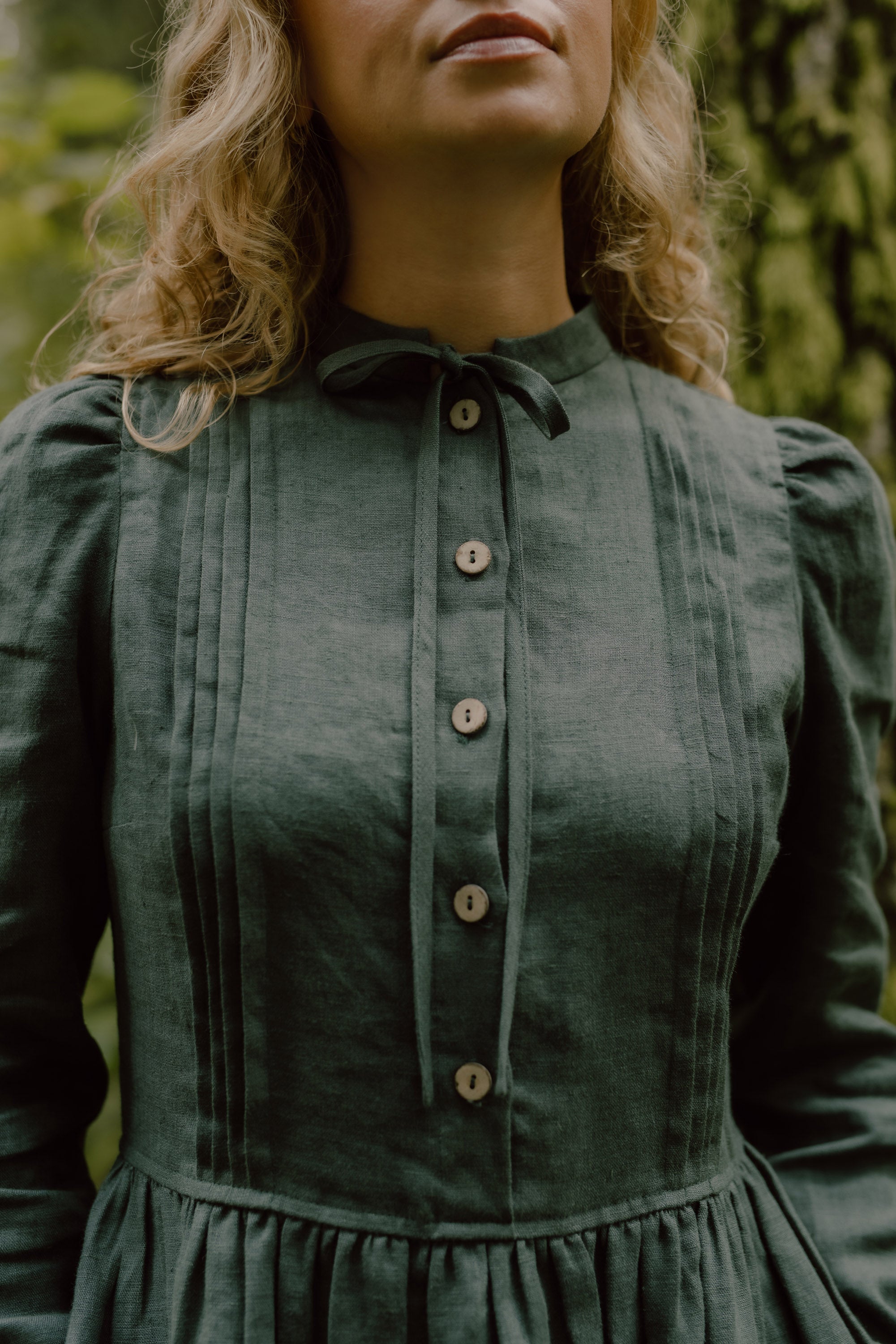 Laumė linen Linen Dresses Greta robe en lin vert forêt à manches longues