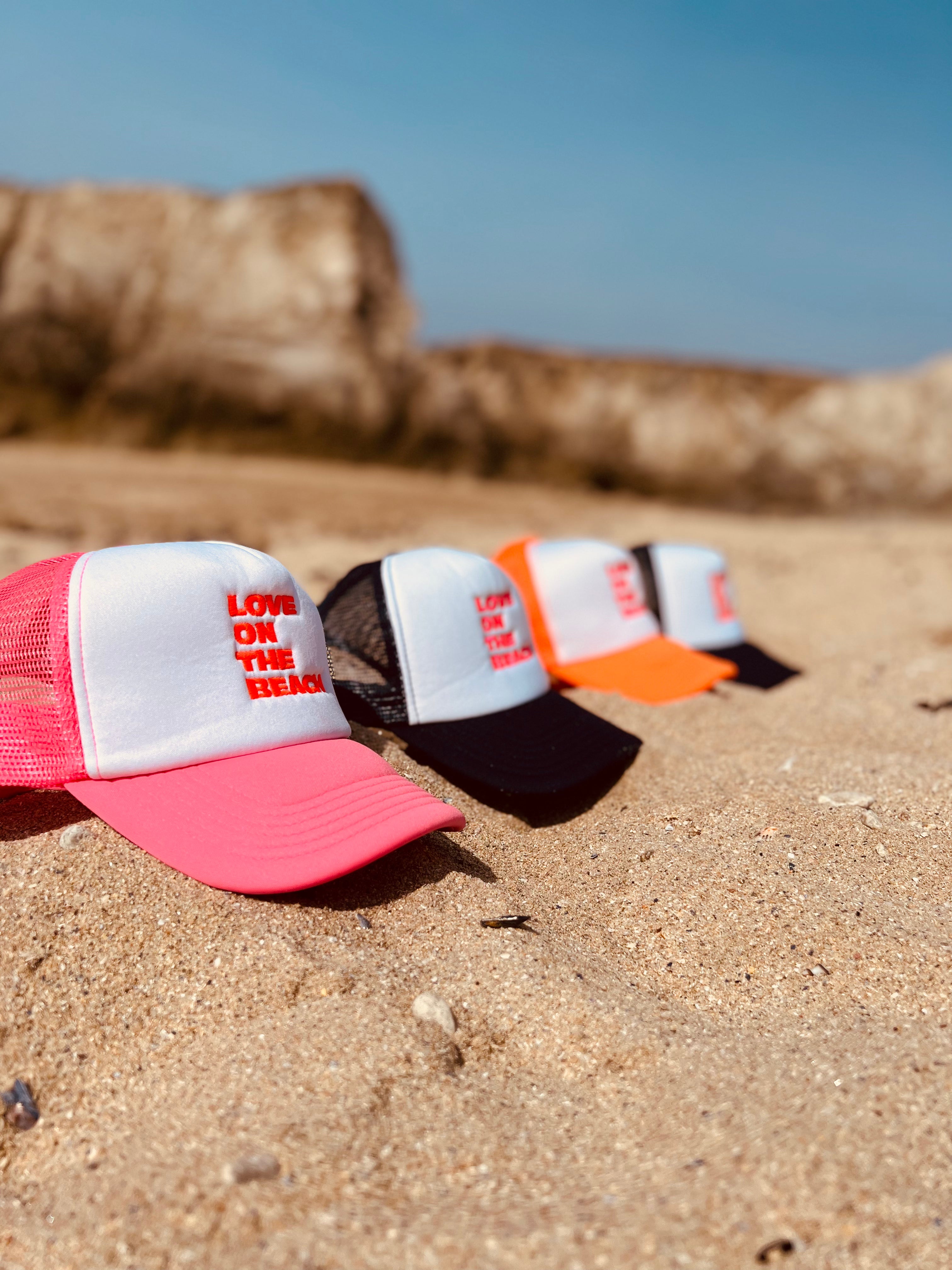 PANTRUCHE Casquettes Casquette LOVE ON THE BEACH orange fluo trucker