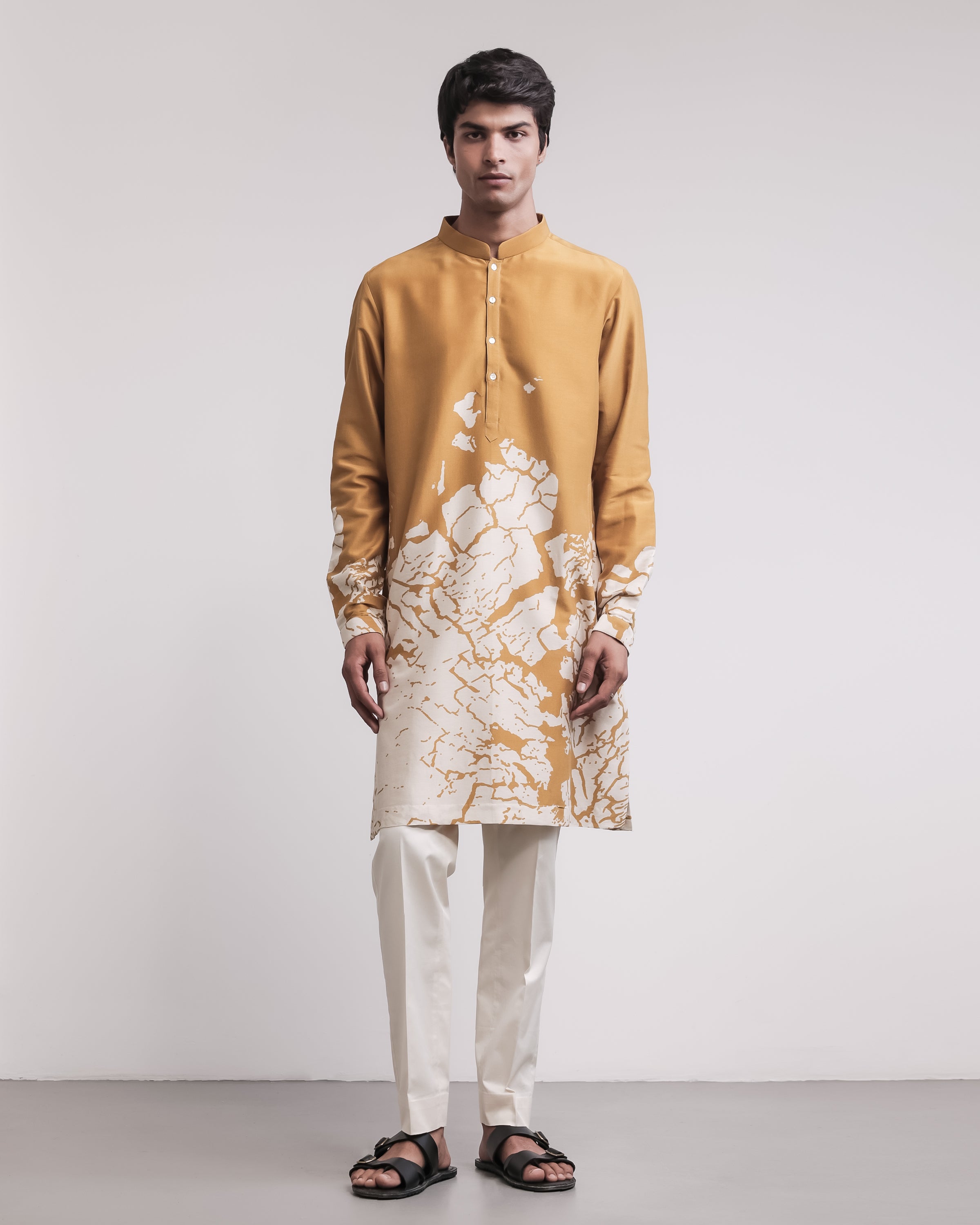 COUNTRYMADE Kurtas Wall Crack Kurta kurta en soie moutarde sur commande