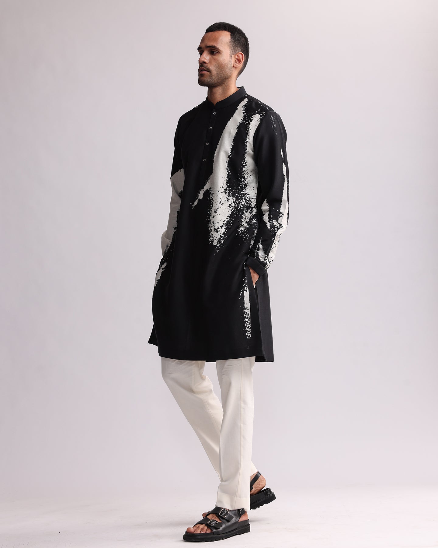 COUNTRYMADE Kurtas Charcoal Shadow Kurta noir en soie Chanderi