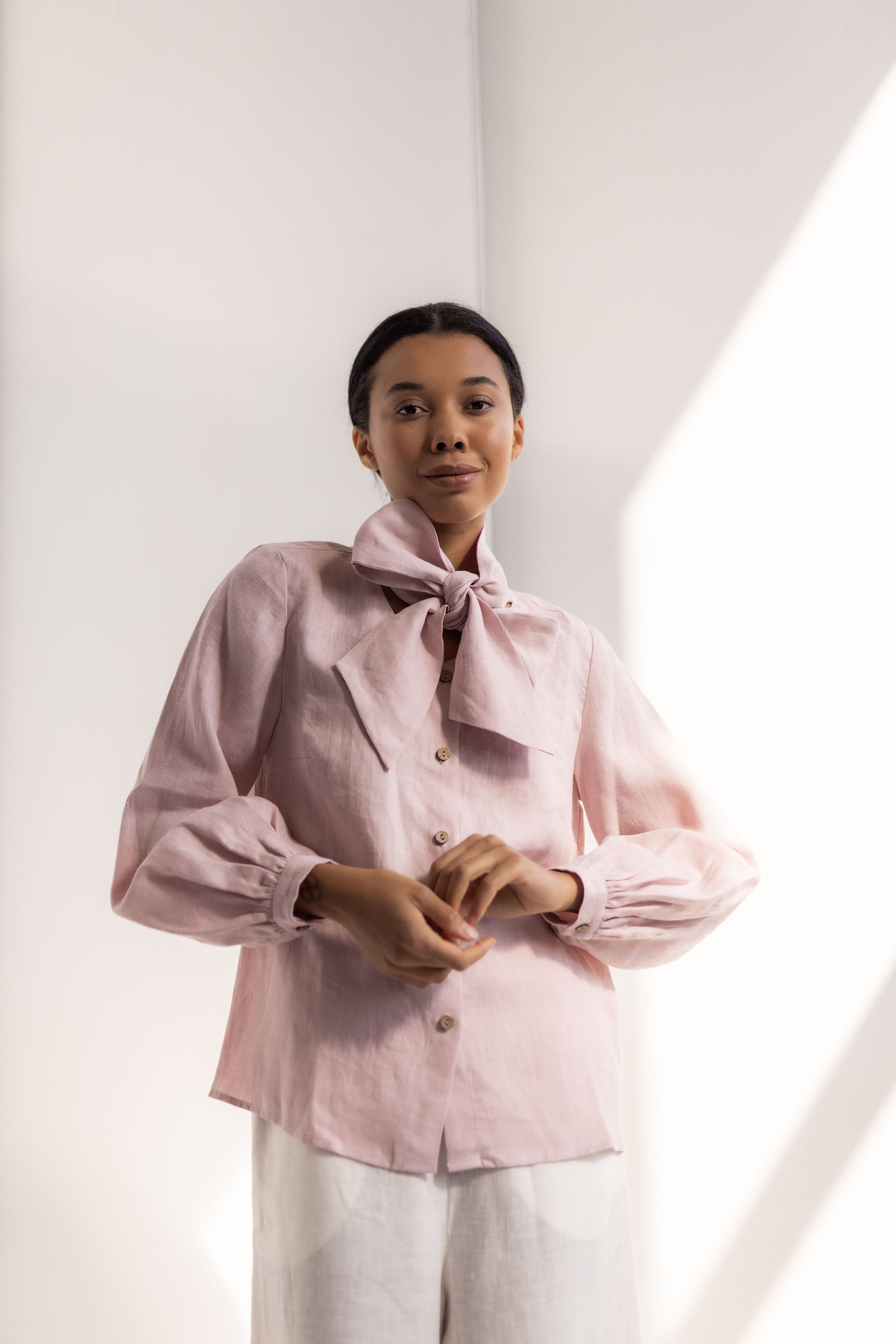 Laumė linen Linen Tops Lenore chemise en lin rose poudré à nœud