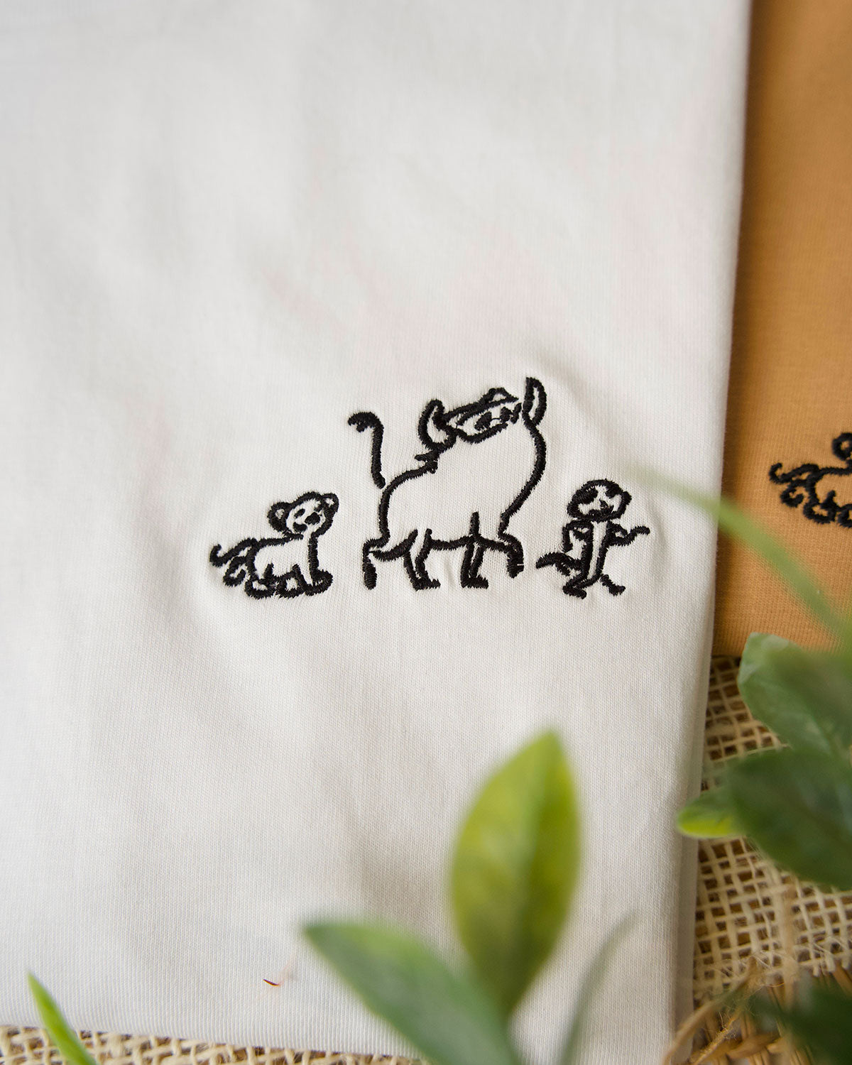 Juste Un T-shirt T-shirts Enfants Hakuna Matata t-shirt brodé blanc