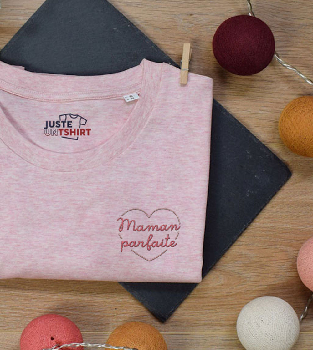 Juste Un T-shirt T-shirts Brodés Maman Parfaite brodé blanc