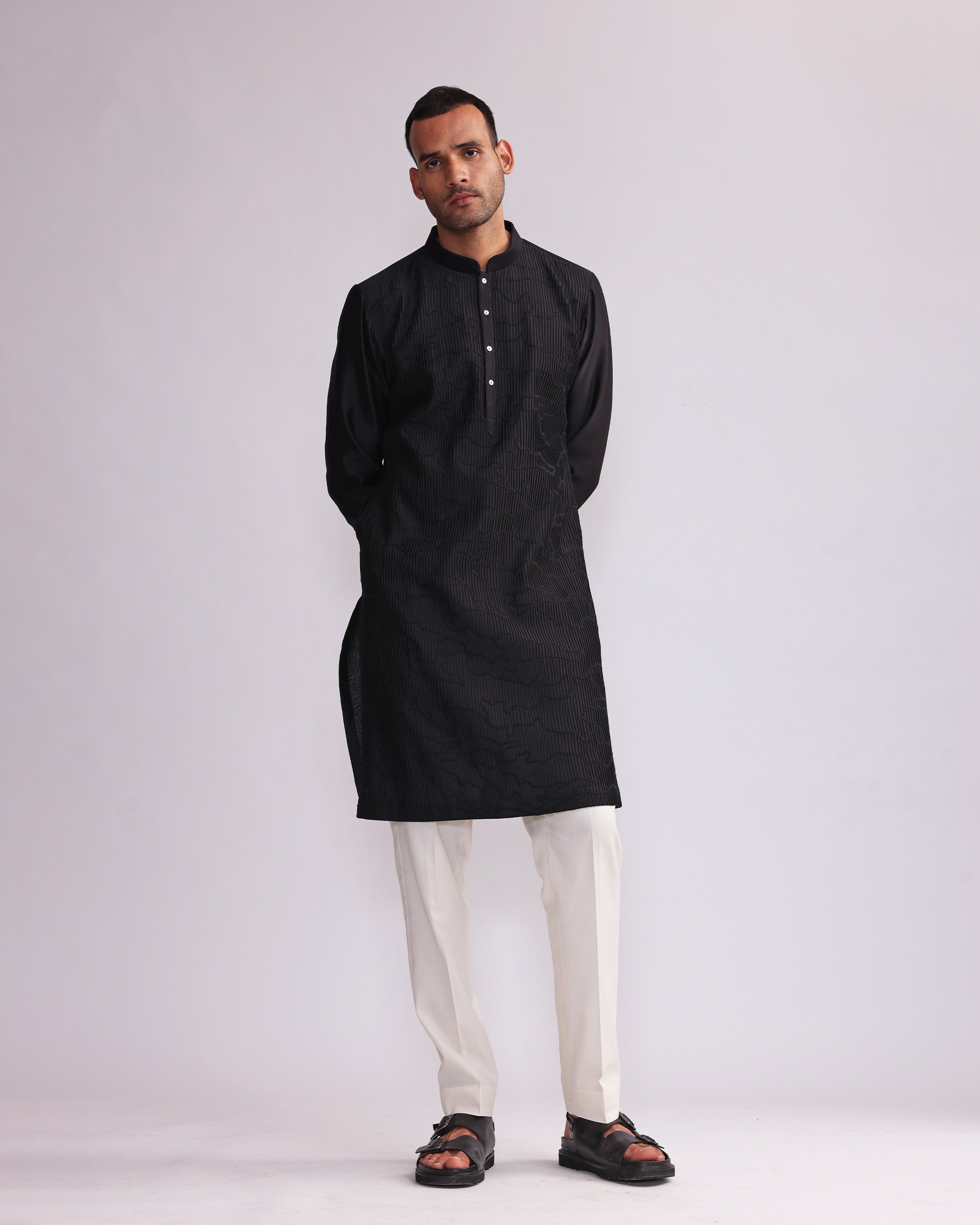 COUNTRYMADE Kurtas Contour Line Pin Tucks Embroidered Kurta Set brodé 2 pièces