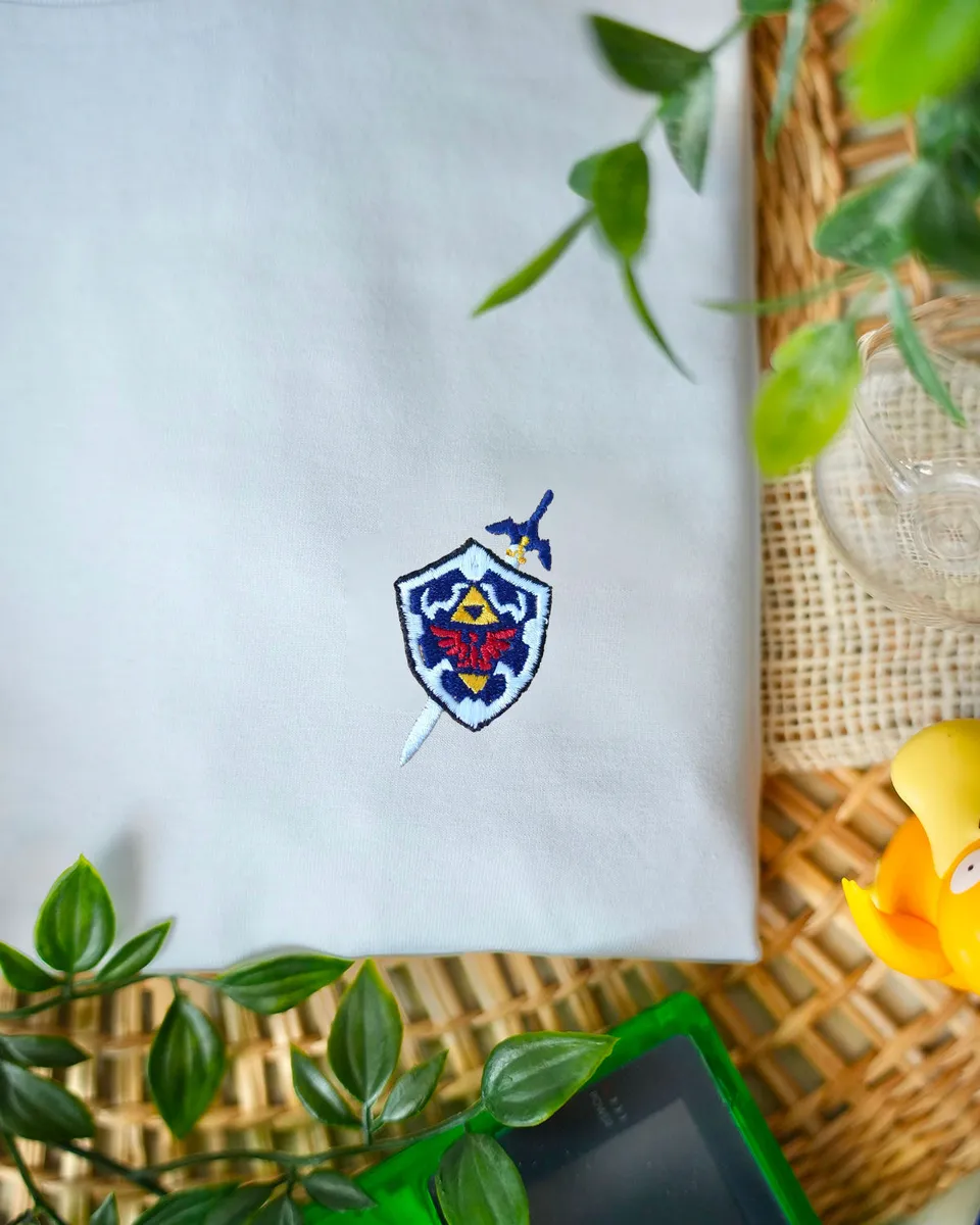 Juste Un T-shirt T-shirts Enfants Hyrule t-shirt brodé blanc