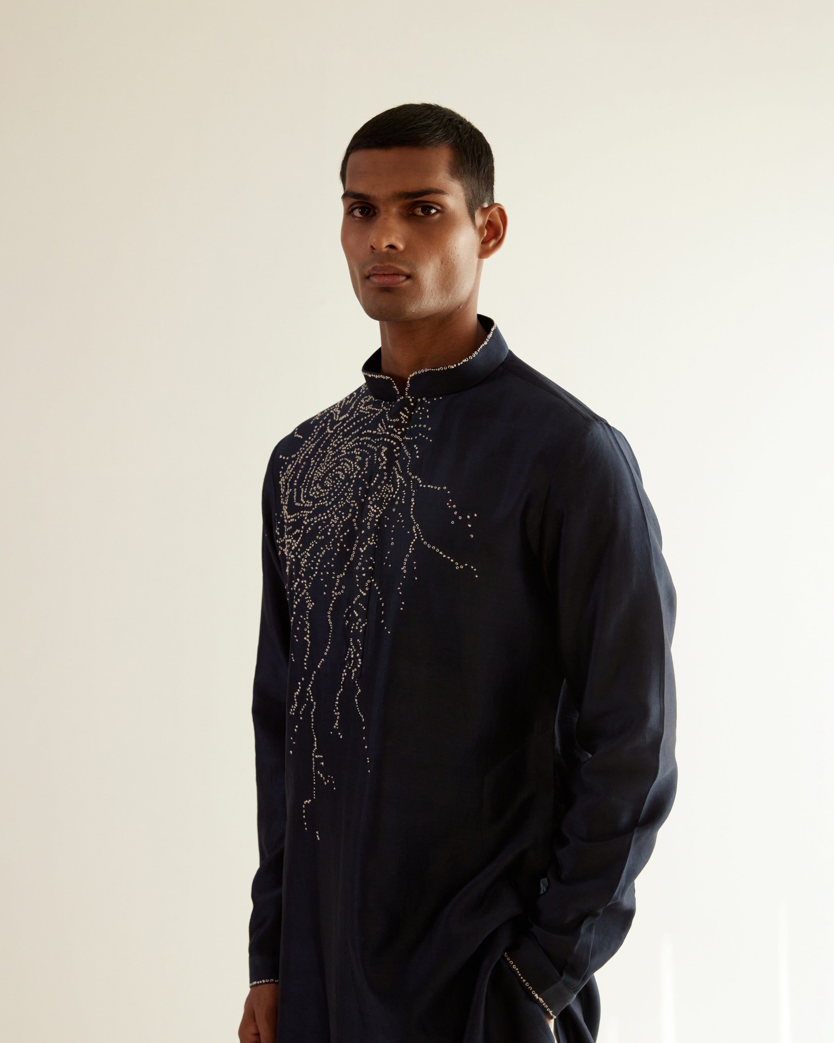 COUNTRYMADE Kurtas Black Hole Placement Embroidery Kurta Set ensemble brodé marine