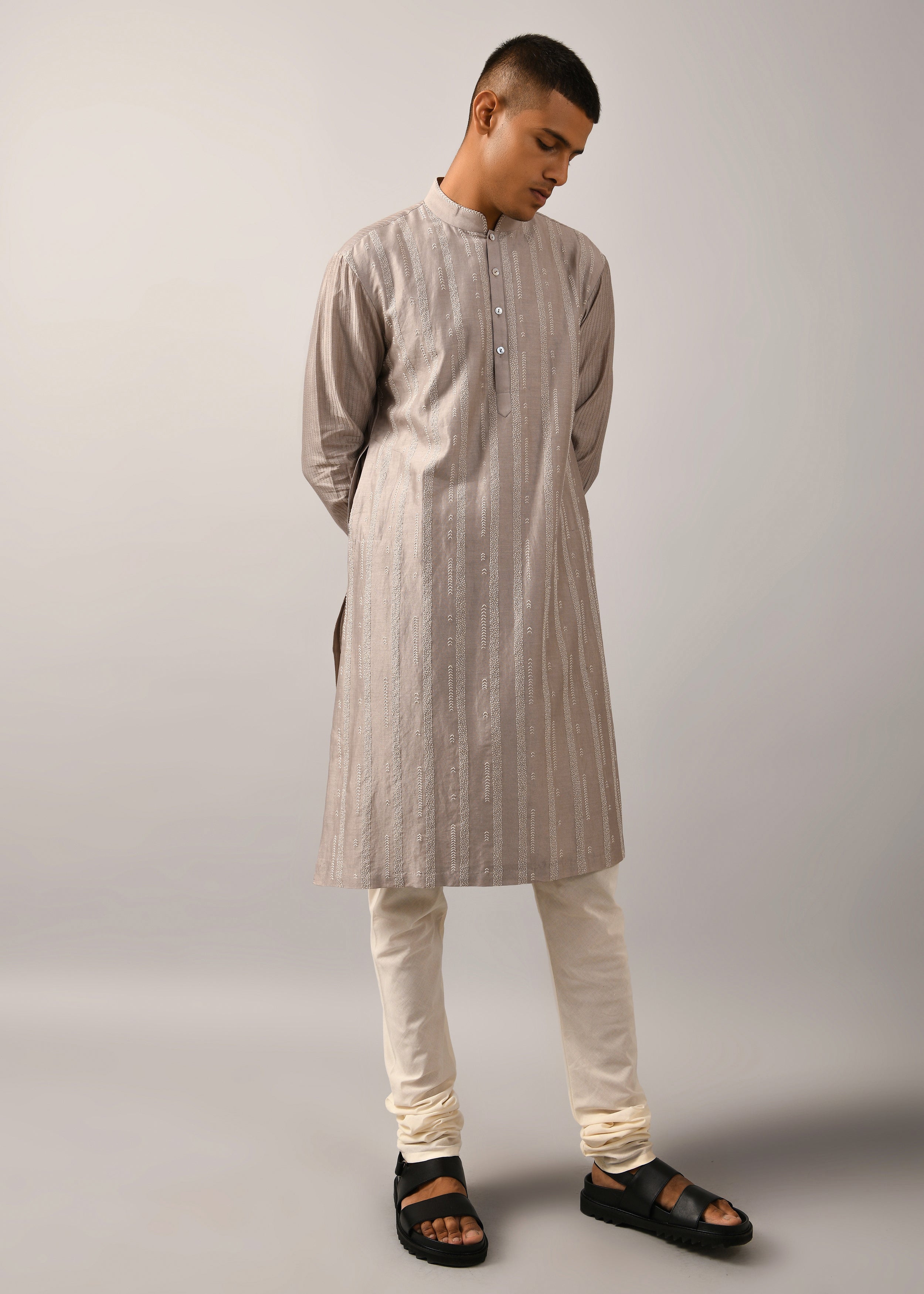 COUNTRYMADE Kurtas Contrail Hand Embroidered Kurta Set ensemble kurta gris S chanderi